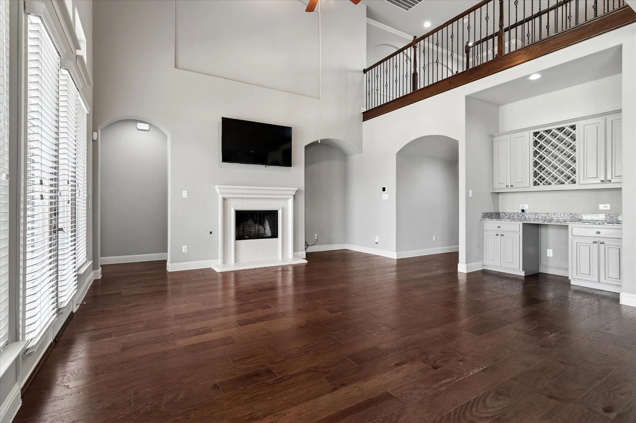 Single Family Residence For Sale in Grayson County , 1905 Running Deer Lane, Gunter, Texas 75058, 4 Bedroom, 4 Bathroom, 3 Garage spaces, 4,160 Sqft, built in 2017, mls#21280115, Real Estate Agent in Gunter, Homes For Sale in Grayson county, Homes For Sale in Gunter, Realtor in Gunter Texas, Real Estate Brokerage Independent Realty Texas, Luminita Cordes Realtor