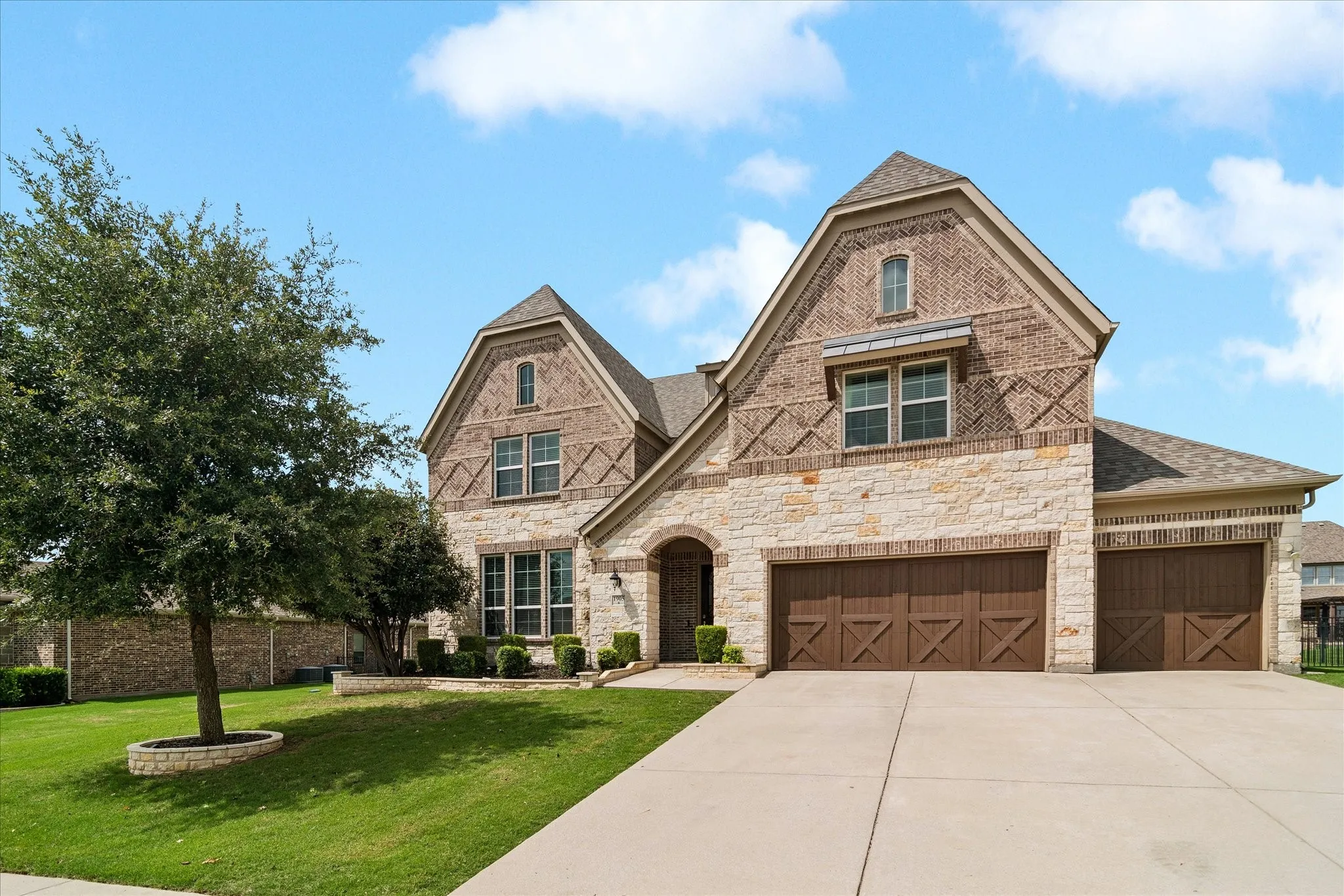 Single Family Residence For Sale in Grayson County , 1905 Running Deer Lane, Gunter, Texas 75058, 4 Bedroom, 4 Bathroom, 3 Garage spaces, 4,160 Sqft, built in 2017, mls#21280115, Real Estate Agent in Gunter, Homes For Sale in Grayson county, Homes For Sale in Gunter, Realtor in Gunter Texas, Real Estate Brokerage Independent Realty Texas, Luminita Cordes Realtor