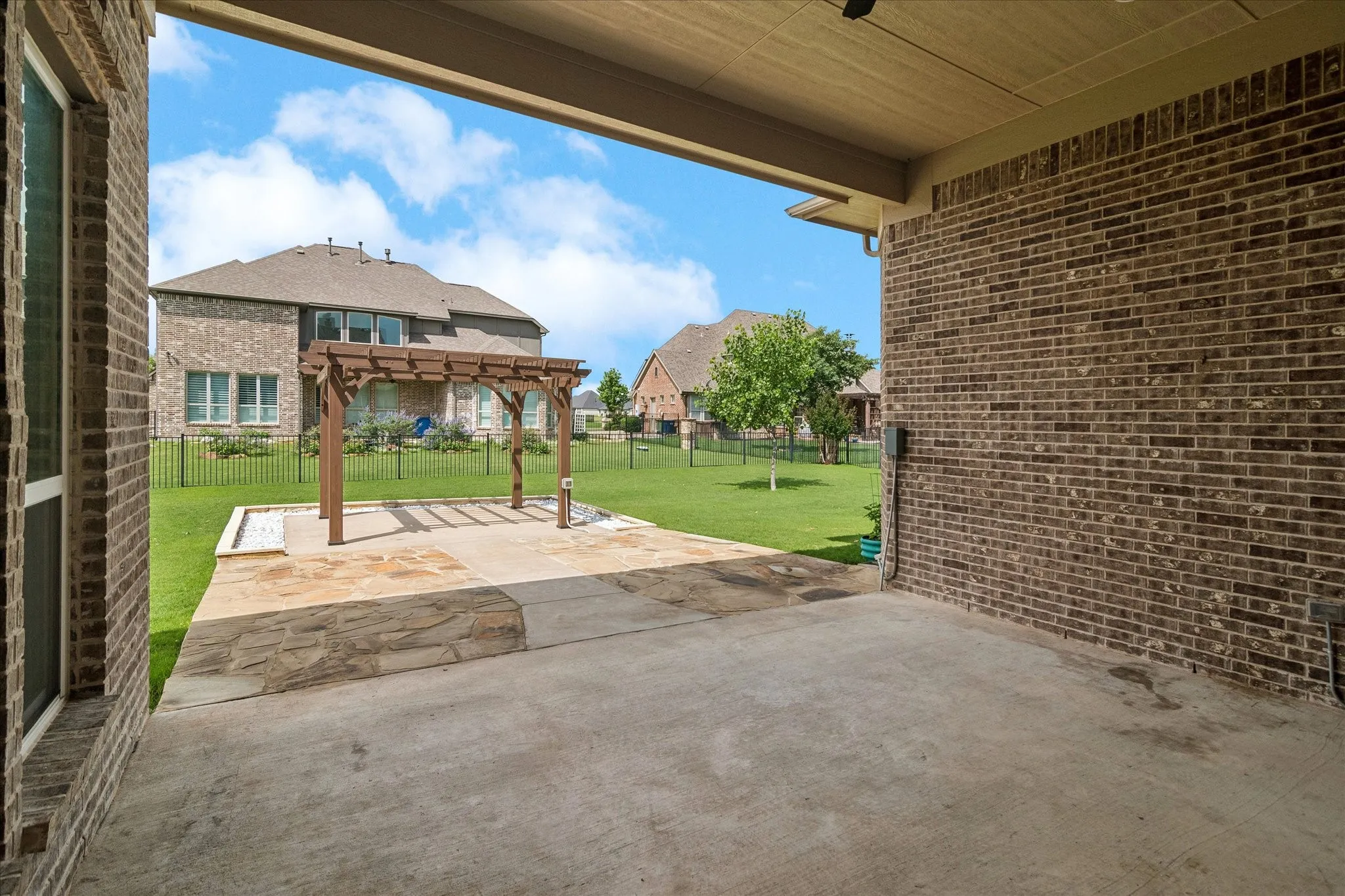Single Family Residence For Sale in Grayson County , 1905 Running Deer Lane, Gunter, Texas 75058, 4 Bedroom, 4 Bathroom, 3 Garage spaces, 4,160 Sqft, built in 2017, mls#21280115, Real Estate Agent in Gunter, Homes For Sale in Grayson county, Homes For Sale in Gunter, Realtor in Gunter Texas, Real Estate Brokerage Independent Realty Texas, Luminita Cordes Realtor