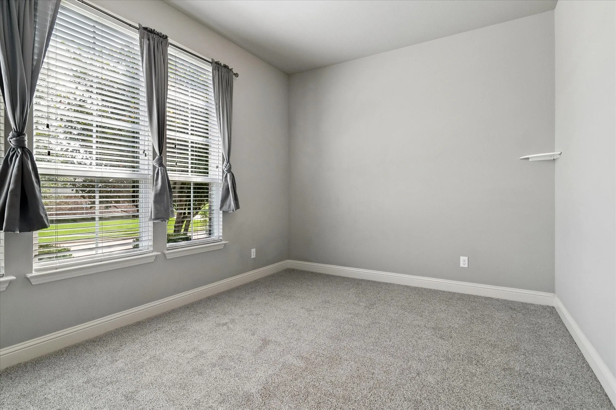 Single Family Residence For Sale in Grayson County , 1905 Running Deer Lane, Gunter, Texas 75058, 4 Bedroom, 4 Bathroom, 3 Garage spaces, 4,160 Sqft, built in 2017, mls#21280115, Real Estate Agent in Gunter, Homes For Sale in Grayson county, Homes For Sale in Gunter, Realtor in Gunter Texas, Real Estate Brokerage Independent Realty Texas, Luminita Cordes Realtor