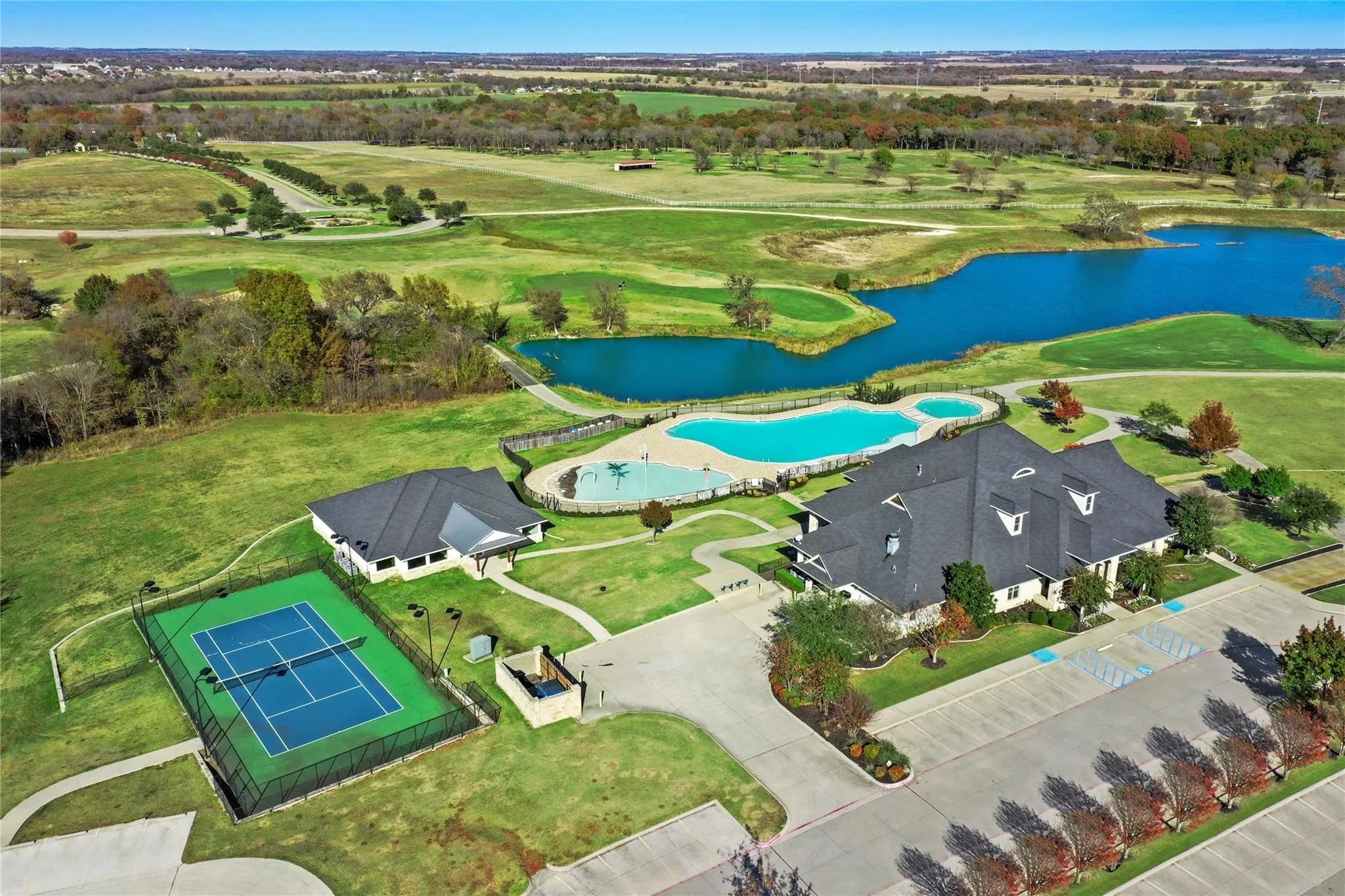 Single Family Residence For Sale in Grayson County , 1905 Running Deer Lane, Gunter, Texas 75058, 4 Bedroom, 4 Bathroom, 3 Garage spaces, 4,160 Sqft, built in 2017, mls#21280115, Real Estate Agent in Gunter, Homes For Sale in Grayson county, Homes For Sale in Gunter, Realtor in Gunter Texas, Real Estate Brokerage Independent Realty Texas, Luminita Cordes Realtor