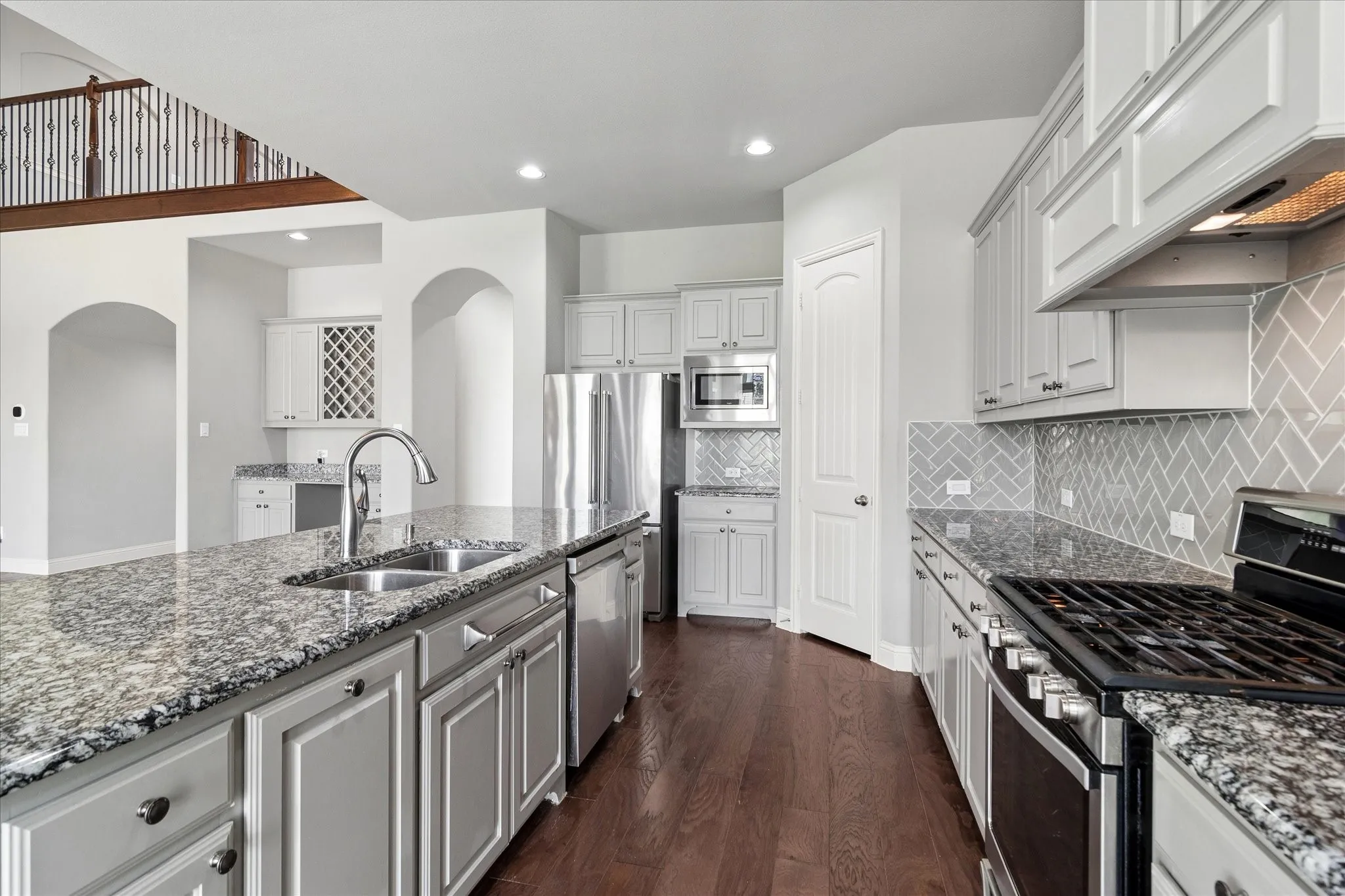 Single Family Residence For Sale in Grayson County , 1905 Running Deer Lane, Gunter, Texas 75058, 4 Bedroom, 4 Bathroom, 3 Garage spaces, 4,160 Sqft, built in 2017, mls#21280115, Real Estate Agent in Gunter, Homes For Sale in Grayson county, Homes For Sale in Gunter, Realtor in Gunter Texas, Real Estate Brokerage Independent Realty Texas, Luminita Cordes Realtor