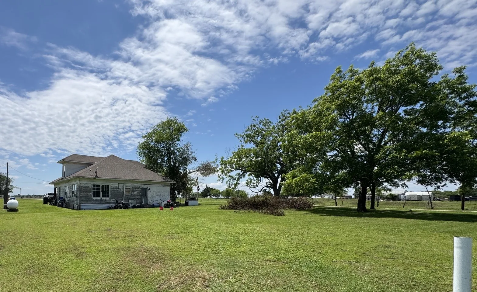 Single Family Residence For Sale in Kaufman County , 8775 County Road 353, Terrell, Texas 75161, 3 Bedroom, 1 Bathroom, Garage spaces, 1,760 Sqft, built in 1868, mls#21280268, Real Estate Agent in Terrell, Homes For Sale in Kaufman county, Homes For Sale in Terrell, Realtor in Terrell Texas, Real Estate Brokerage Independent Realty Texas, Luminita Cordes Realtor