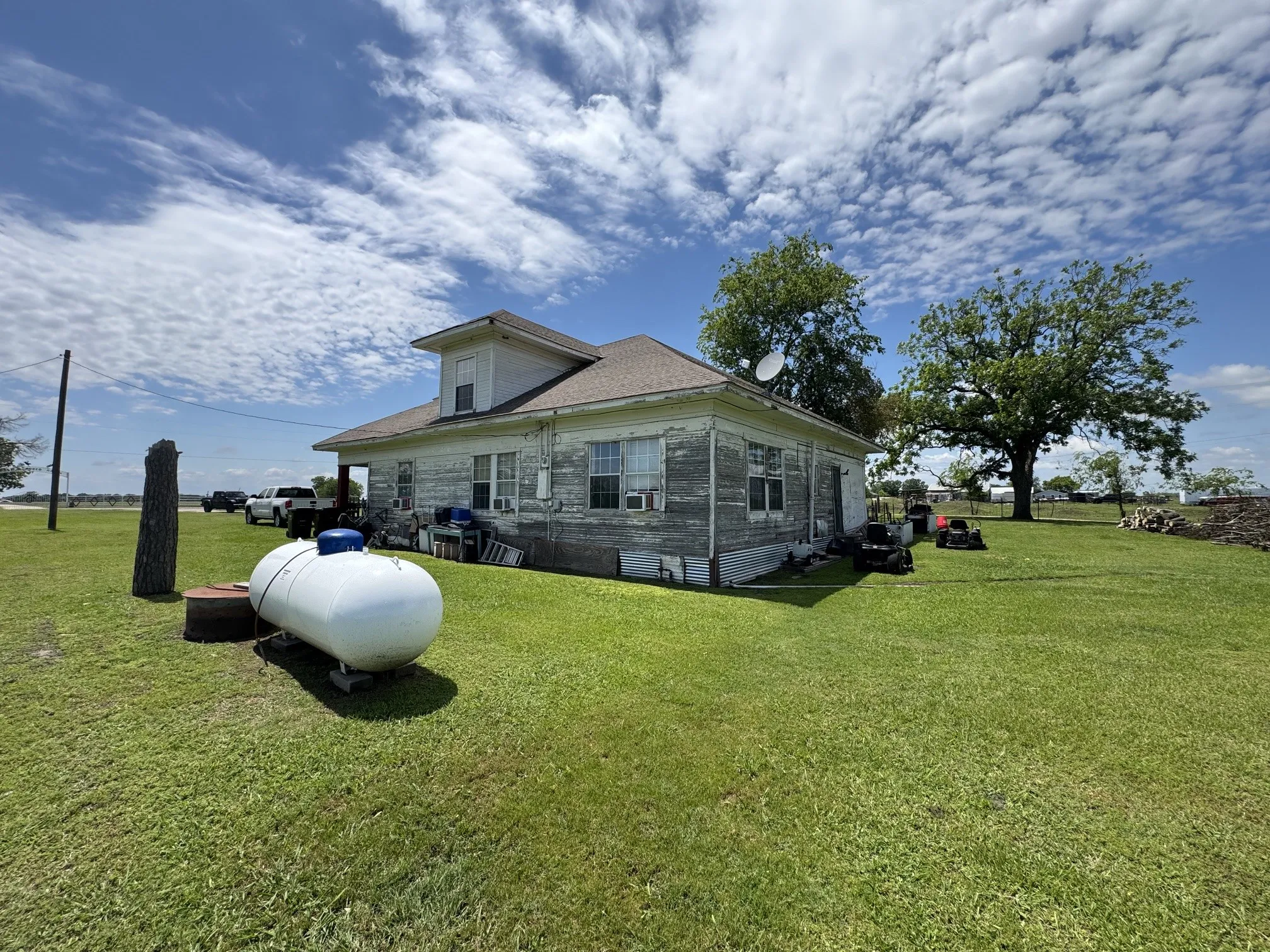 Single Family Residence For Sale in Kaufman County , 8775 County Road 353, Terrell, Texas 75161, 3 Bedroom, 1 Bathroom, Garage spaces, 1,760 Sqft, built in 1868, mls#21280268, Real Estate Agent in Terrell, Homes For Sale in Kaufman county, Homes For Sale in Terrell, Realtor in Terrell Texas, Real Estate Brokerage Independent Realty Texas, Luminita Cordes Realtor