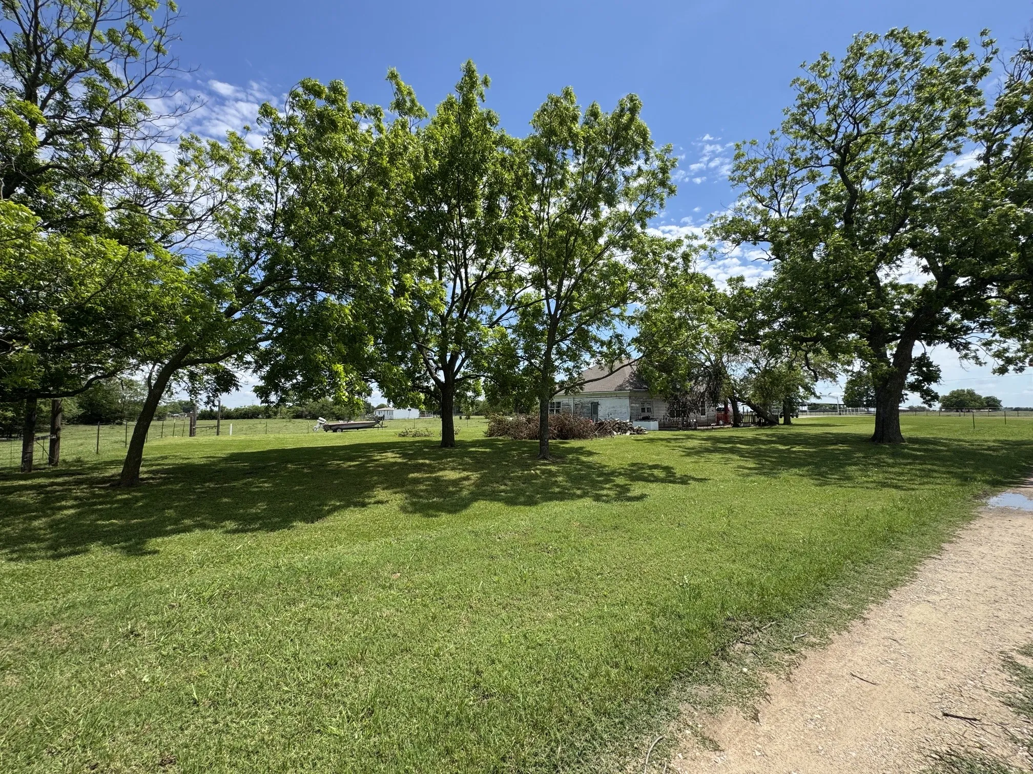 Single Family Residence For Sale in Kaufman County , 8775 County Road 353, Terrell, Texas 75161, 3 Bedroom, 1 Bathroom, Garage spaces, 1,760 Sqft, built in 1868, mls#21280268, Real Estate Agent in Terrell, Homes For Sale in Kaufman county, Homes For Sale in Terrell, Realtor in Terrell Texas, Real Estate Brokerage Independent Realty Texas, Luminita Cordes Realtor