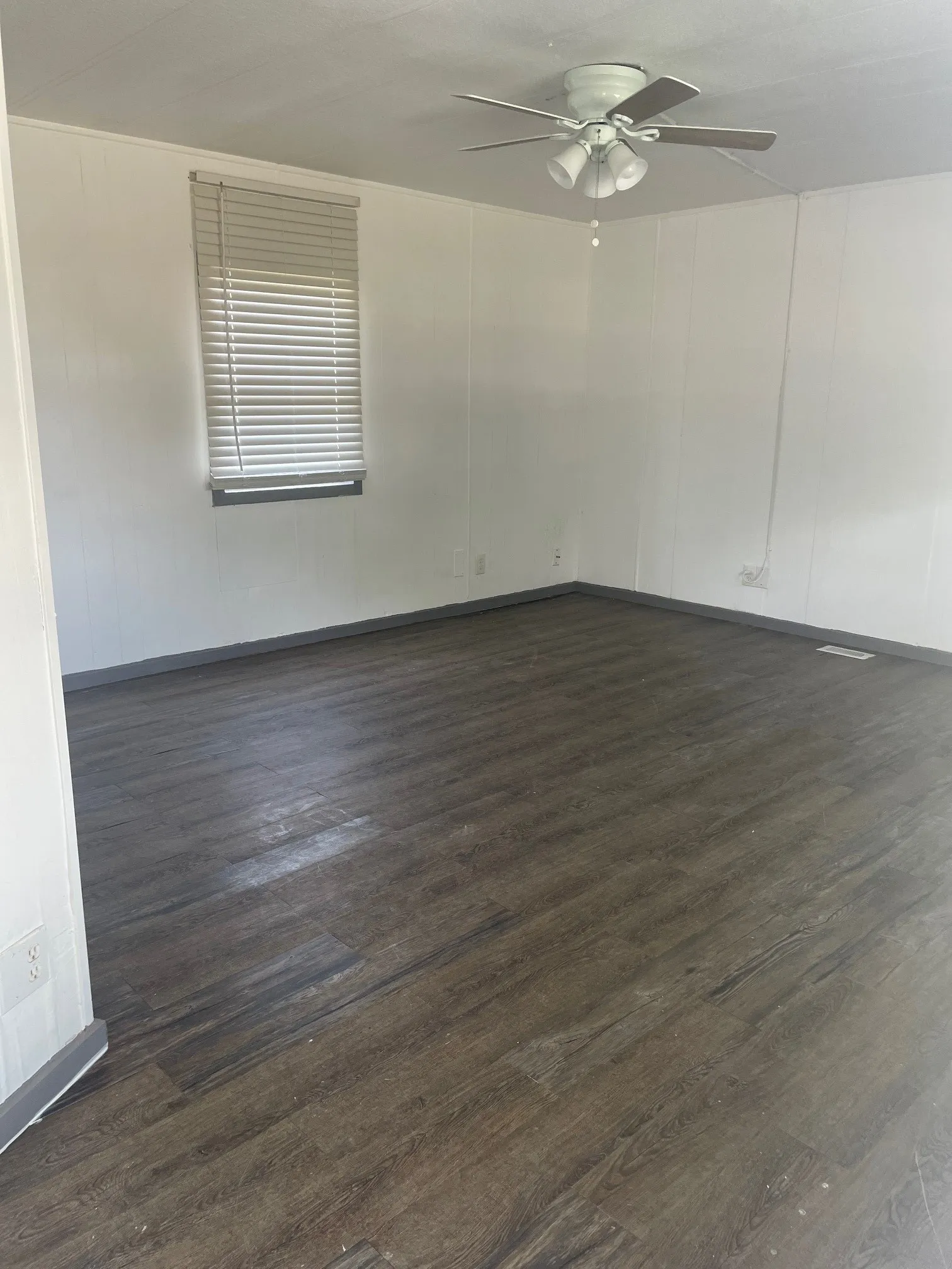 Mobile Home For Rent in Collin County , 120 Cunningham Boulevard, Anna, Texas 75409, 3 Bedroom, 2 Bathroom, Garage spaces, 980 Sqft, built in 1980, mls#21280049, Real Estate Agent in Anna, Homes For Rent in Collin county, Homes For Rent in Anna, Realtor in Anna Texas, Real Estate Brokerage Independent Realty Texas, Luminita Cordes Realtor