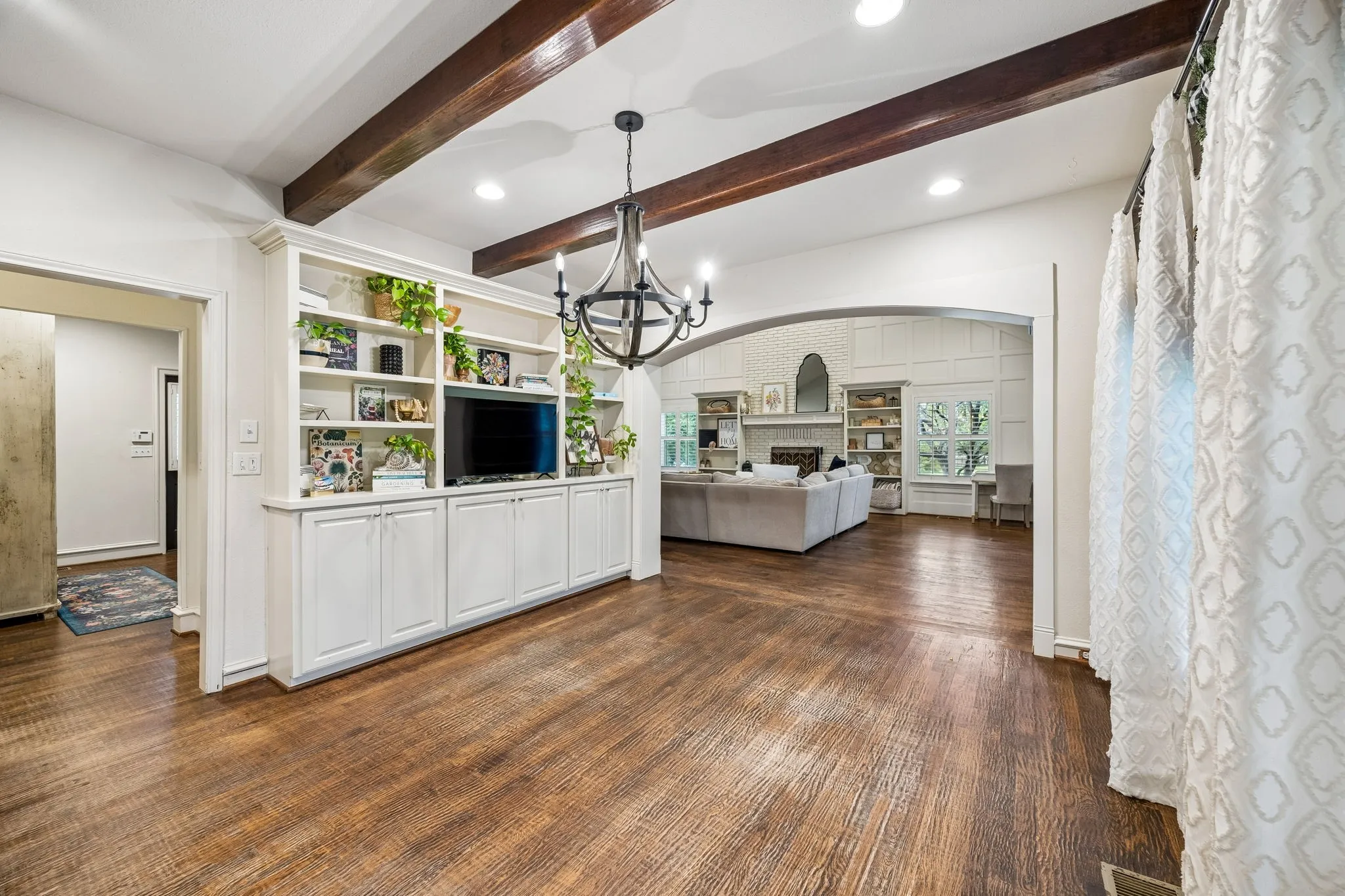 Second look at the large dining area towards the living room.