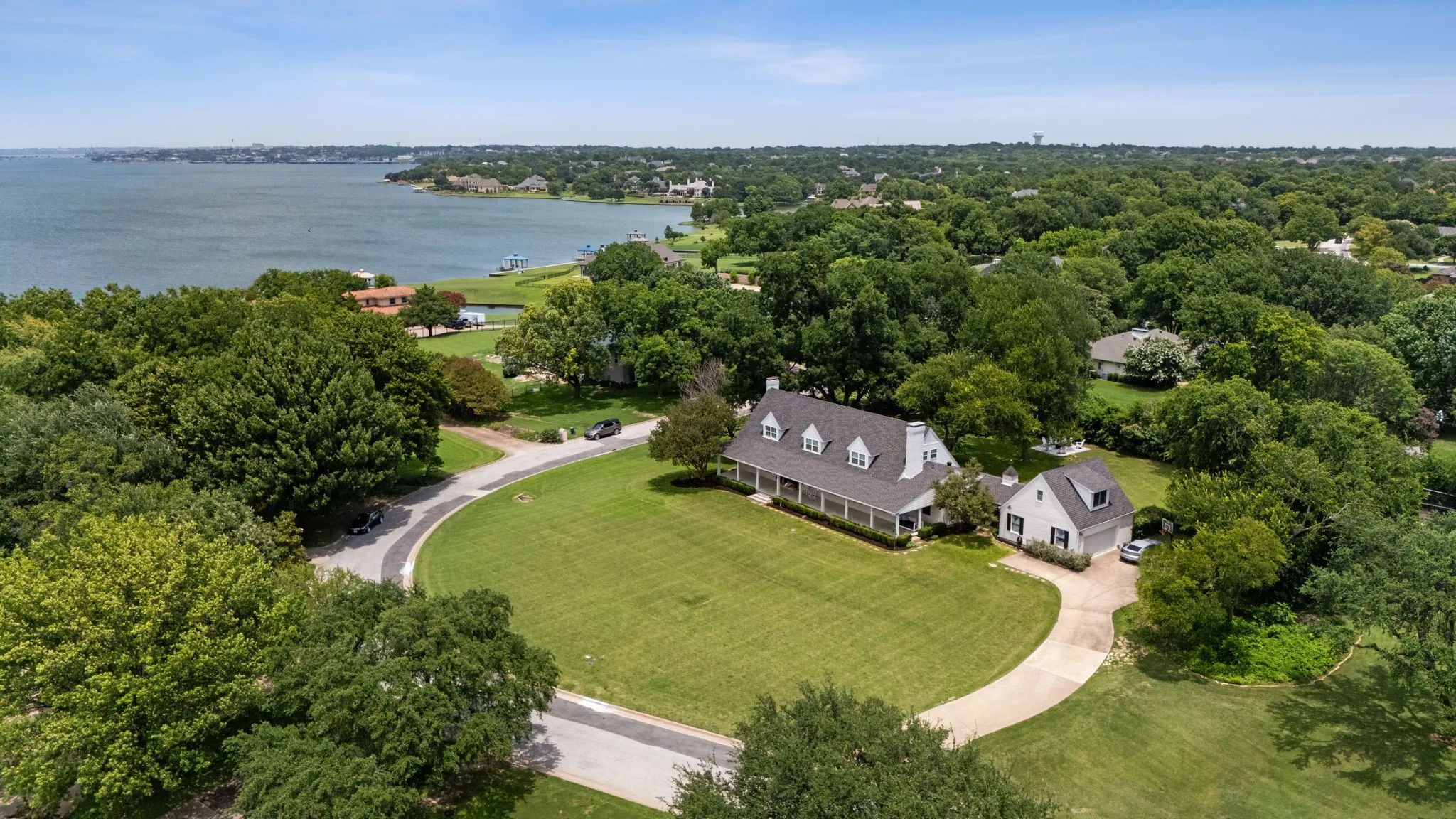 Single Family Residence For Sale in Rockwall County , 619 Sorita Circle, Heath, Texas 75032, 3 Bedroom, 4 Bathroom, 2 Garage spaces, 3,413 Sqft, built in 1984, mls#21279953, Real Estate Agent in Heath, Homes For Sale in Rockwall county, Homes For Sale in Heath, Realtor in Heath Texas, Real Estate Brokerage Independent Realty Texas, Luminita Cordes Realtor