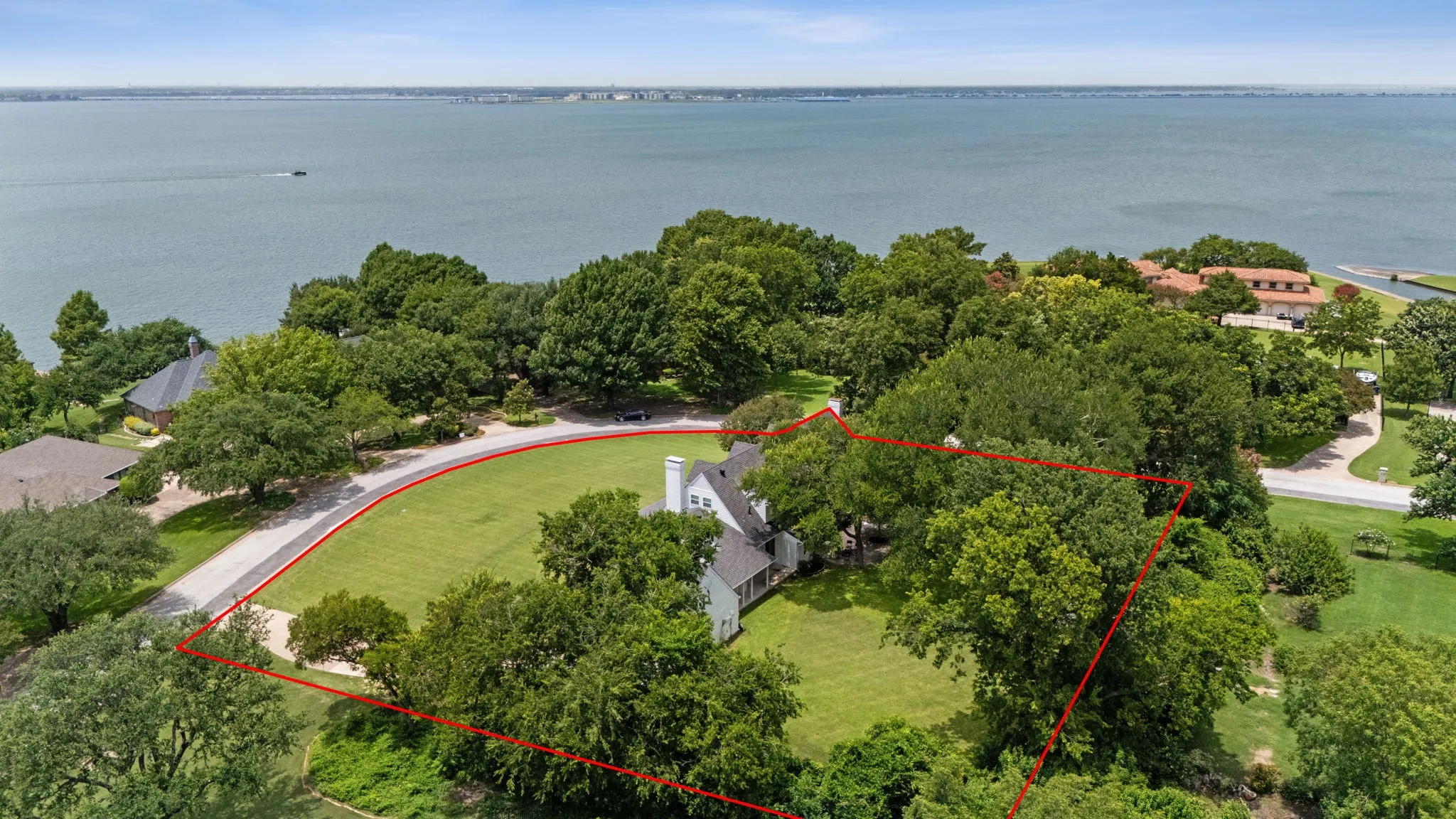 Single Family Residence For Sale in Rockwall County , 619 Sorita Circle, Heath, Texas 75032, 3 Bedroom, 4 Bathroom, 2 Garage spaces, 3,413 Sqft, built in 1984, mls#21279953, Real Estate Agent in Heath, Homes For Sale in Rockwall county, Homes For Sale in Heath, Realtor in Heath Texas, Real Estate Brokerage Independent Realty Texas, Luminita Cordes Realtor