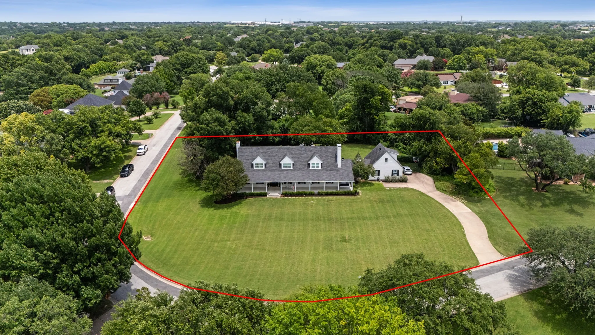 Single Family Residence For Sale in Rockwall County , 619 Sorita Circle, Heath, Texas 75032, 3 Bedroom, 4 Bathroom, 2 Garage spaces, 3,413 Sqft, built in 1984, mls#21279953, Real Estate Agent in Heath, Homes For Sale in Rockwall county, Homes For Sale in Heath, Realtor in Heath Texas, Real Estate Brokerage Independent Realty Texas, Luminita Cordes Realtor