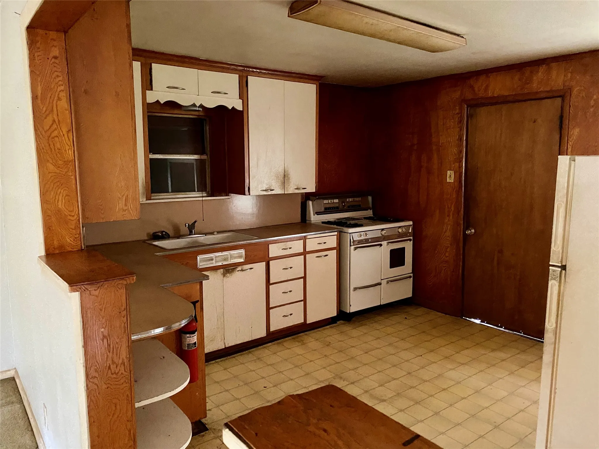 Single Family Residence For Sale in Denton County , 1202 Lindsey Street, Denton, Texas 76205, 2 Bedroom, 1 Bathroom, 1 Garage spaces, 871 Sqft, built in 1946, mls#21252509, Real Estate Agent in Denton, Homes For Sale in Denton county, Homes For Sale in Denton, Realtor in Denton Texas, Real Estate Brokerage Independent Realty Texas, Luminita Cordes Realtor