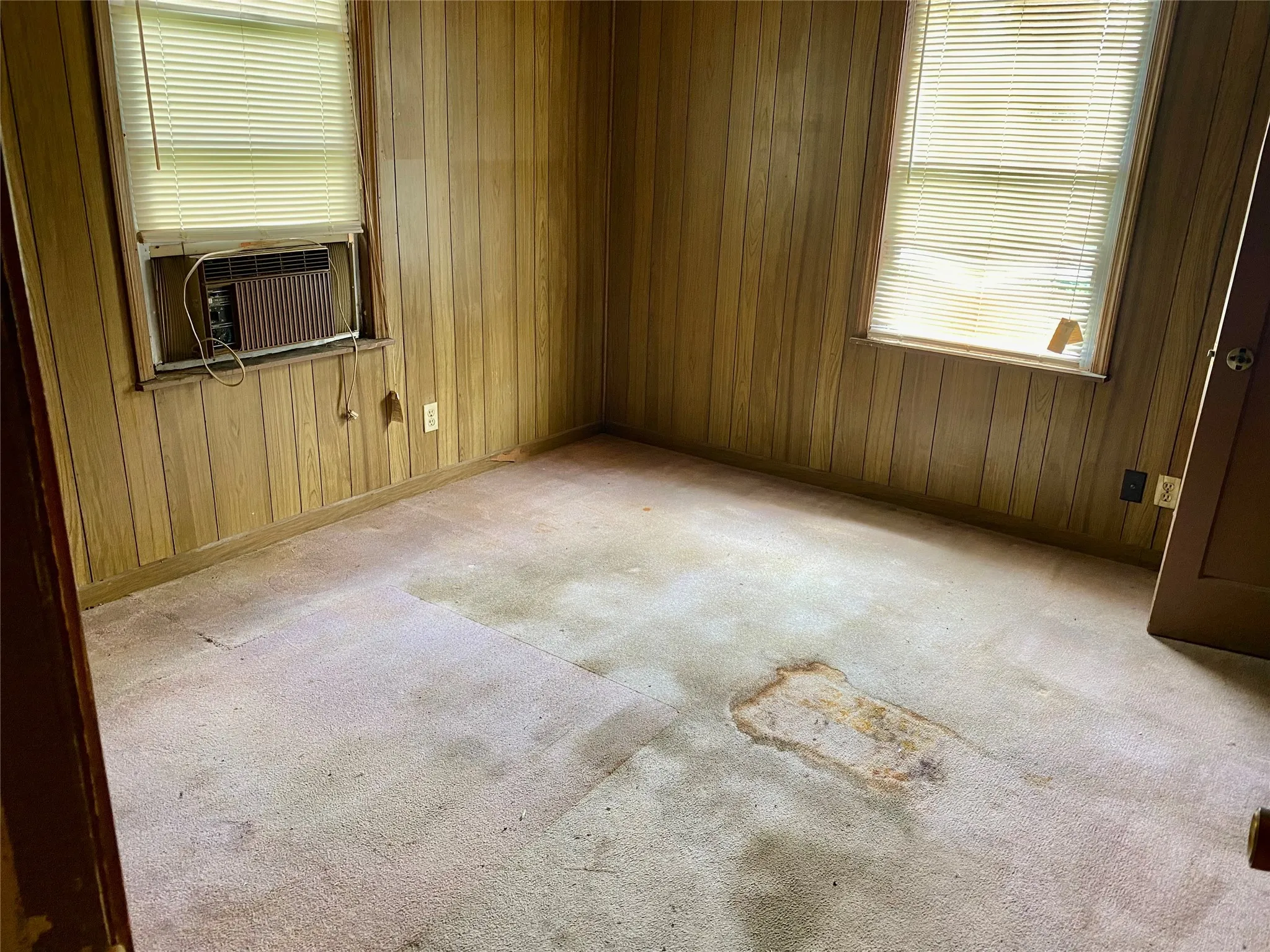 Single Family Residence For Sale in Denton County , 1202 Lindsey Street, Denton, Texas 76205, 2 Bedroom, 1 Bathroom, 1 Garage spaces, 871 Sqft, built in 1946, mls#21252509, Real Estate Agent in Denton, Homes For Sale in Denton county, Homes For Sale in Denton, Realtor in Denton Texas, Real Estate Brokerage Independent Realty Texas, Luminita Cordes Realtor