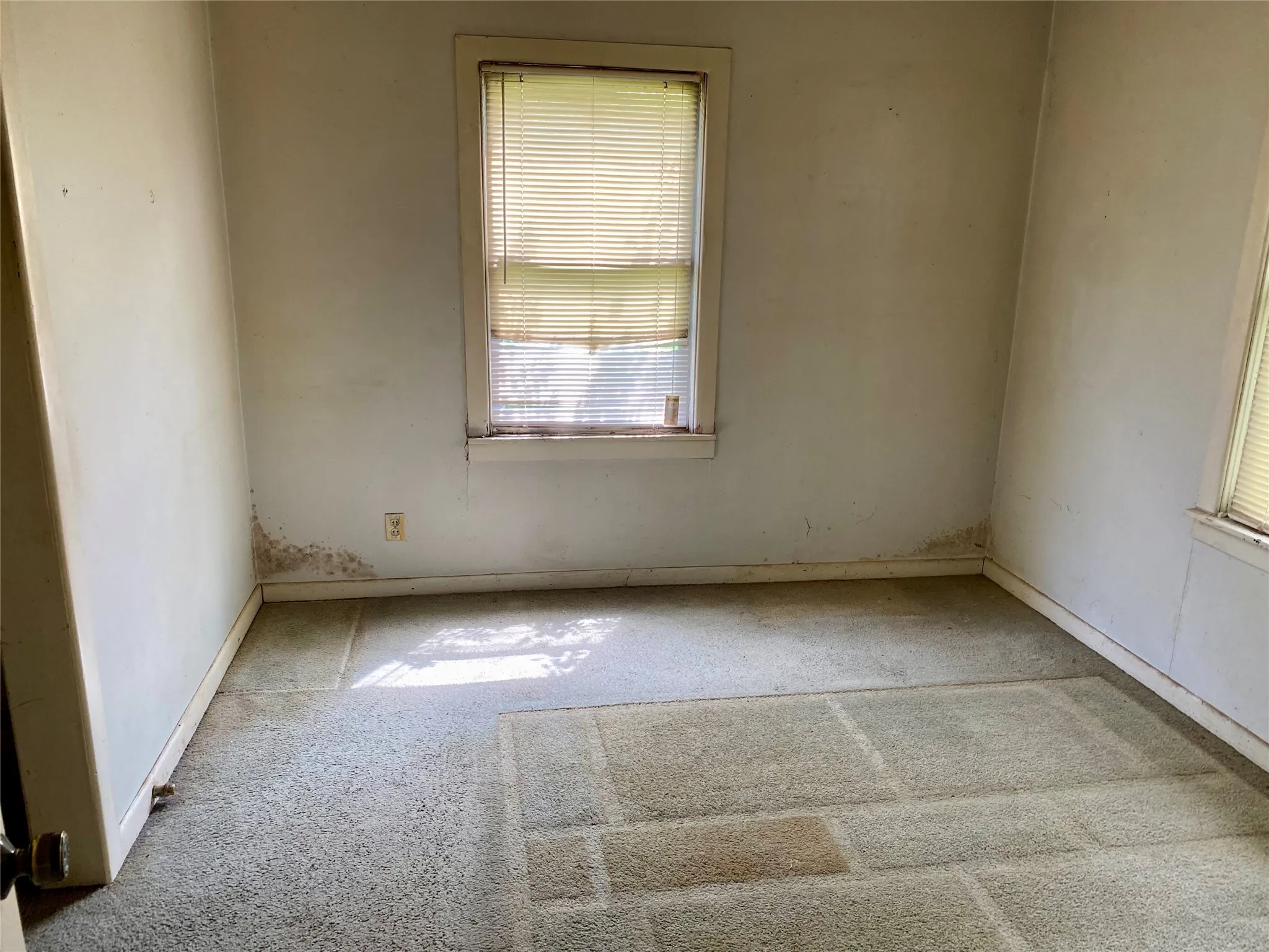 Single Family Residence For Sale in Denton County , 1202 Lindsey Street, Denton, Texas 76205, 2 Bedroom, 1 Bathroom, 1 Garage spaces, 871 Sqft, built in 1946, mls#21252509, Real Estate Agent in Denton, Homes For Sale in Denton county, Homes For Sale in Denton, Realtor in Denton Texas, Real Estate Brokerage Independent Realty Texas, Luminita Cordes Realtor