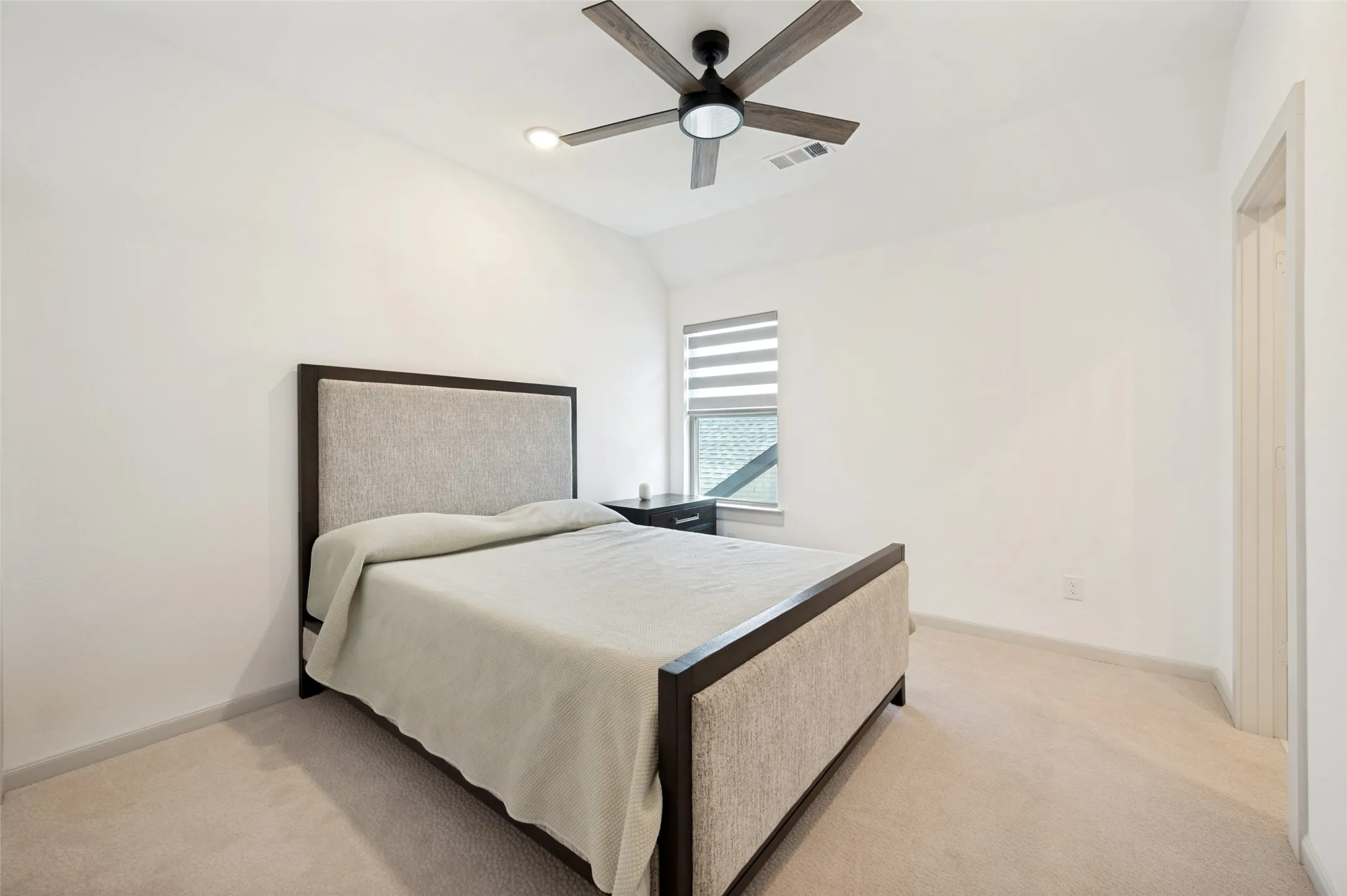 Single Family Residence For Rent in Denton County , 1240 Crescent Lane, Prosper, Texas 75078, 5 Bedroom, 6 Bathroom, 2 Garage spaces, 3,613 Sqft, built in 2022, mls#21279763, Real Estate Agent in Prosper, Homes For Rent in Denton county, Homes For Rent in Prosper, Realtor in Prosper Texas, Real Estate Brokerage Independent Realty Texas, Luminita Cordes Realtor