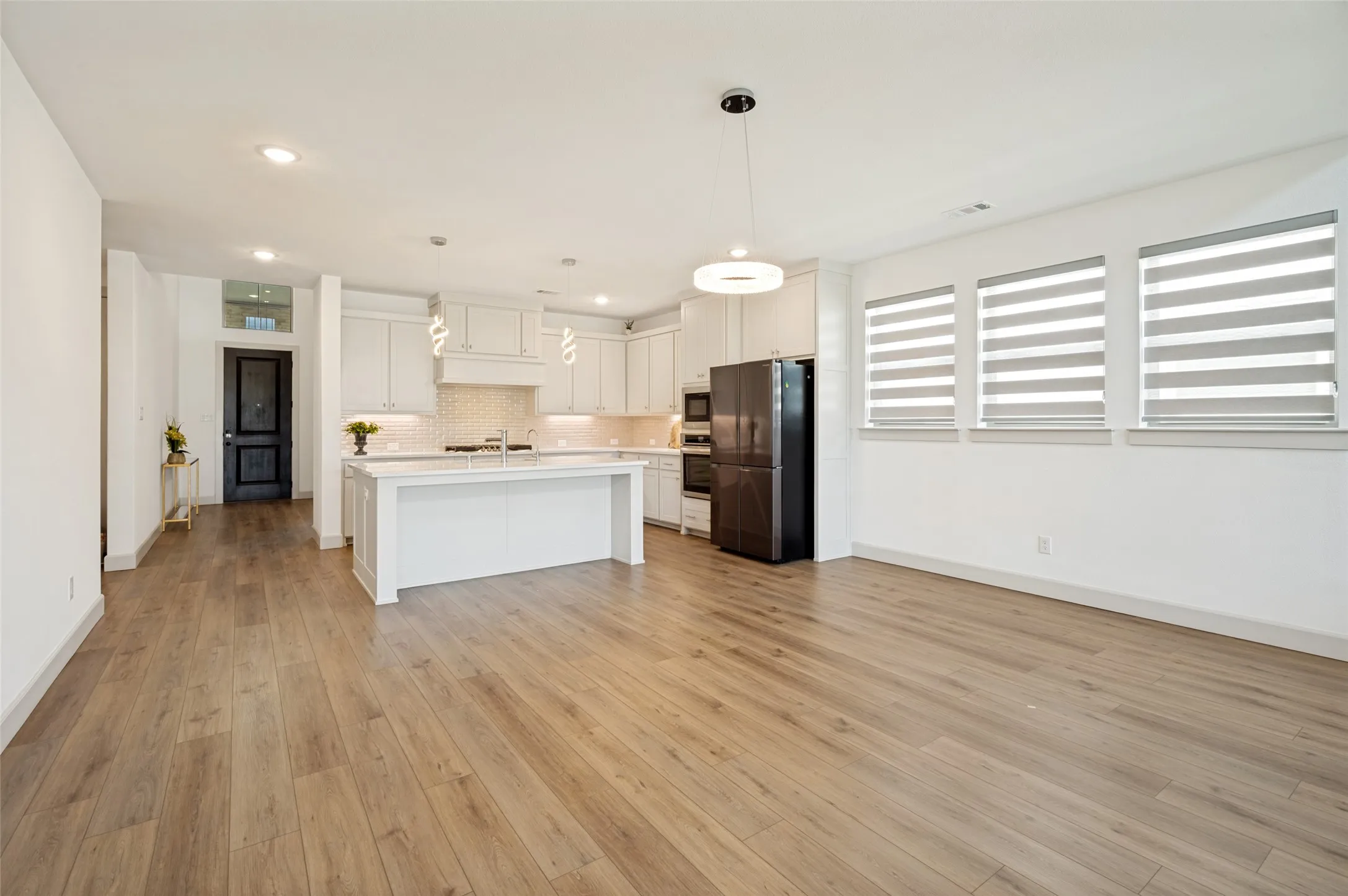 Single Family Residence For Rent in Denton County , 1240 Crescent Lane, Prosper, Texas 75078, 5 Bedroom, 6 Bathroom, 2 Garage spaces, 3,613 Sqft, built in 2022, mls#21279763, Real Estate Agent in Prosper, Homes For Rent in Denton county, Homes For Rent in Prosper, Realtor in Prosper Texas, Real Estate Brokerage Independent Realty Texas, Luminita Cordes Realtor