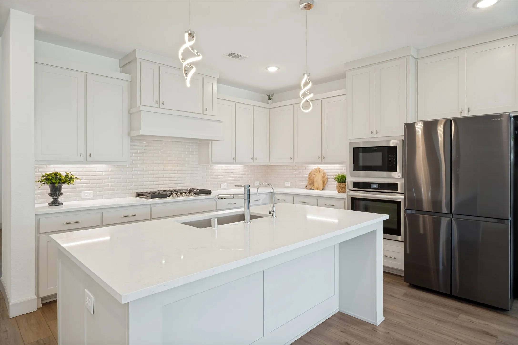 Single Family Residence For Rent in Denton County , 1240 Crescent Lane, Prosper, Texas 75078, 5 Bedroom, 6 Bathroom, 2 Garage spaces, 3,613 Sqft, built in 2022, mls#21279763, Real Estate Agent in Prosper, Homes For Rent in Denton county, Homes For Rent in Prosper, Realtor in Prosper Texas, Real Estate Brokerage Independent Realty Texas, Luminita Cordes Realtor