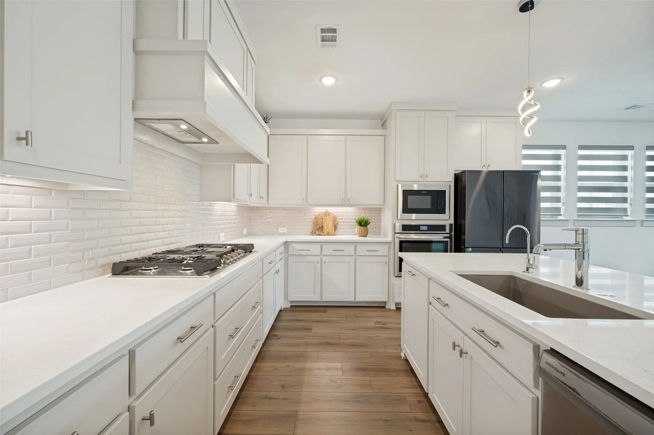 Single Family Residence For Rent in Denton County , 1240 Crescent Lane, Prosper, Texas 75078, 5 Bedroom, 6 Bathroom, 2 Garage spaces, 3,613 Sqft, built in 2022, mls#21279763, Real Estate Agent in Prosper, Homes For Rent in Denton county, Homes For Rent in Prosper, Realtor in Prosper Texas, Real Estate Brokerage Independent Realty Texas, Luminita Cordes Realtor