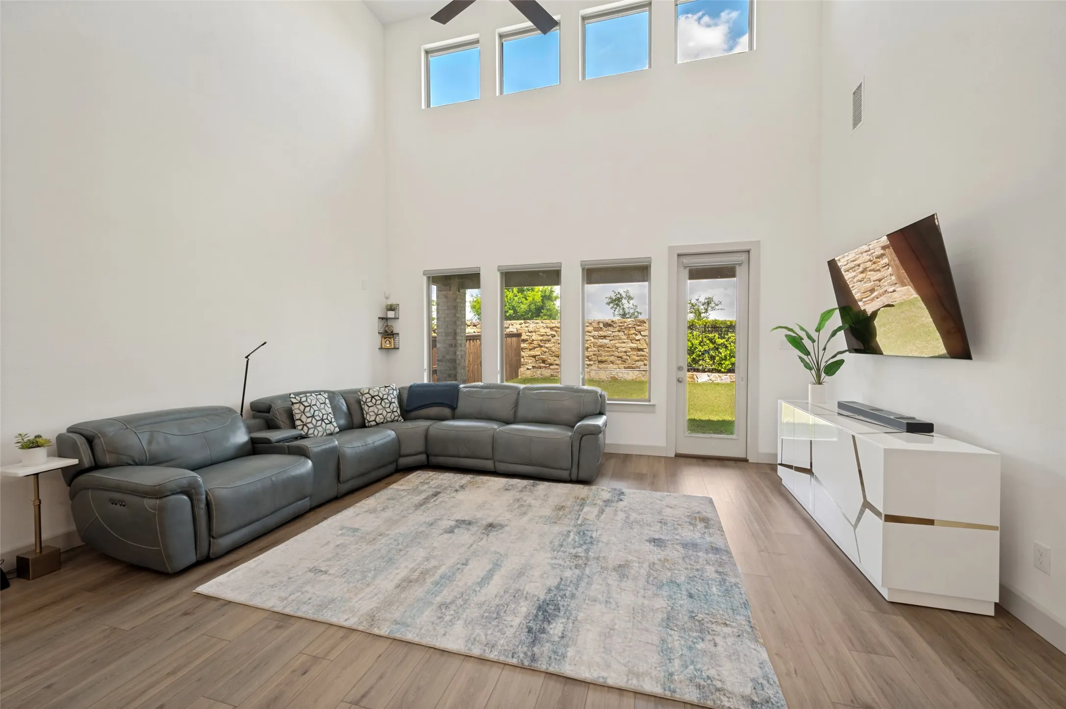 Single Family Residence For Rent in Denton County , 1240 Crescent Lane, Prosper, Texas 75078, 5 Bedroom, 6 Bathroom, 2 Garage spaces, 3,613 Sqft, built in 2022, mls#21279763, Real Estate Agent in Prosper, Homes For Rent in Denton county, Homes For Rent in Prosper, Realtor in Prosper Texas, Real Estate Brokerage Independent Realty Texas, Luminita Cordes Realtor