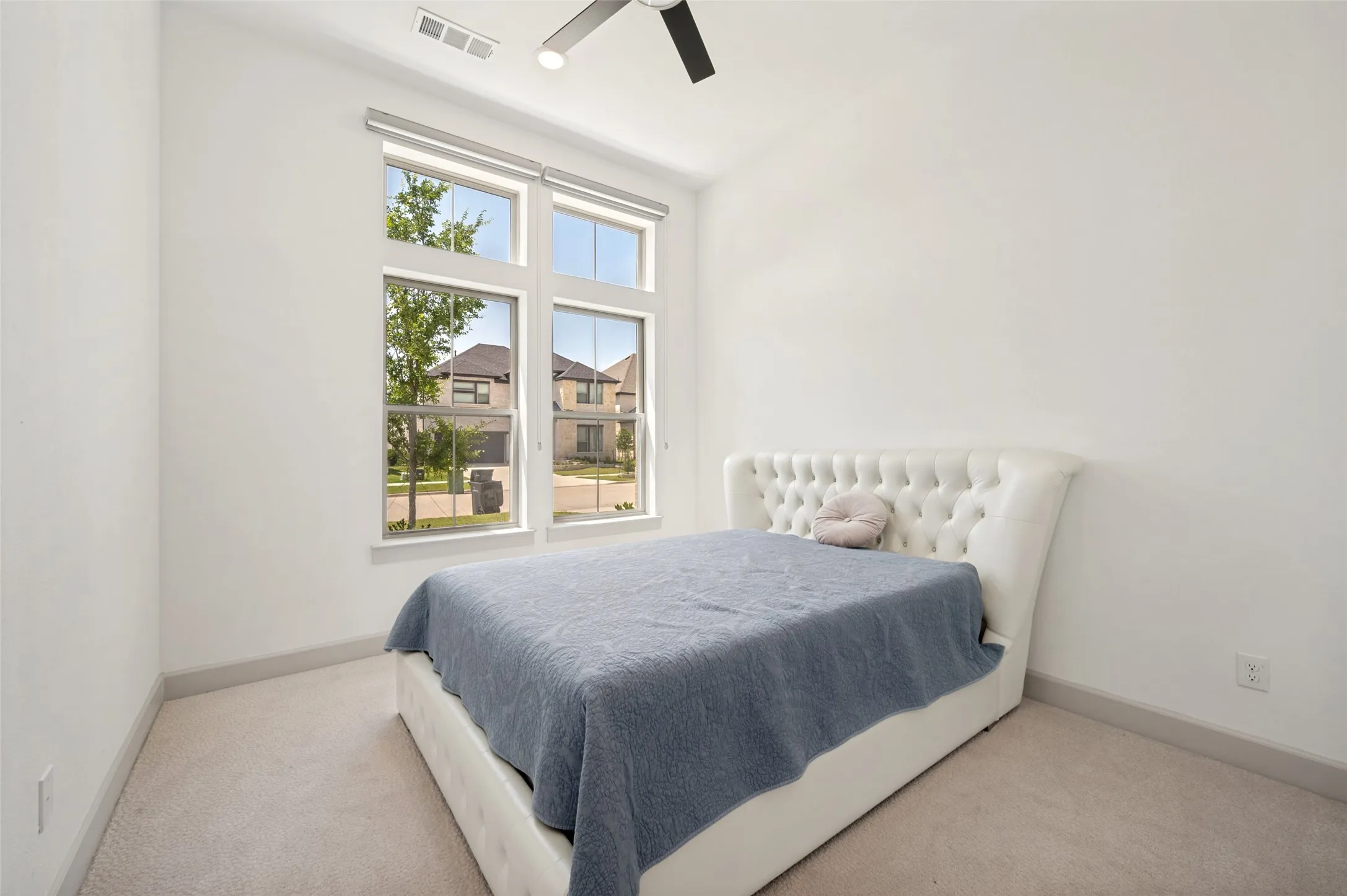 Single Family Residence For Rent in Denton County , 1240 Crescent Lane, Prosper, Texas 75078, 5 Bedroom, 6 Bathroom, 2 Garage spaces, 3,613 Sqft, built in 2022, mls#21279763, Real Estate Agent in Prosper, Homes For Rent in Denton county, Homes For Rent in Prosper, Realtor in Prosper Texas, Real Estate Brokerage Independent Realty Texas, Luminita Cordes Realtor