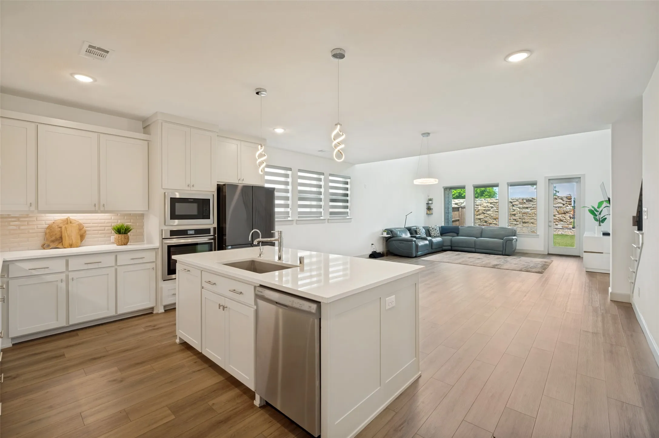 Single Family Residence For Rent in Denton County , 1240 Crescent Lane, Prosper, Texas 75078, 5 Bedroom, 6 Bathroom, 2 Garage spaces, 3,613 Sqft, built in 2022, mls#21279763, Real Estate Agent in Prosper, Homes For Rent in Denton county, Homes For Rent in Prosper, Realtor in Prosper Texas, Real Estate Brokerage Independent Realty Texas, Luminita Cordes Realtor