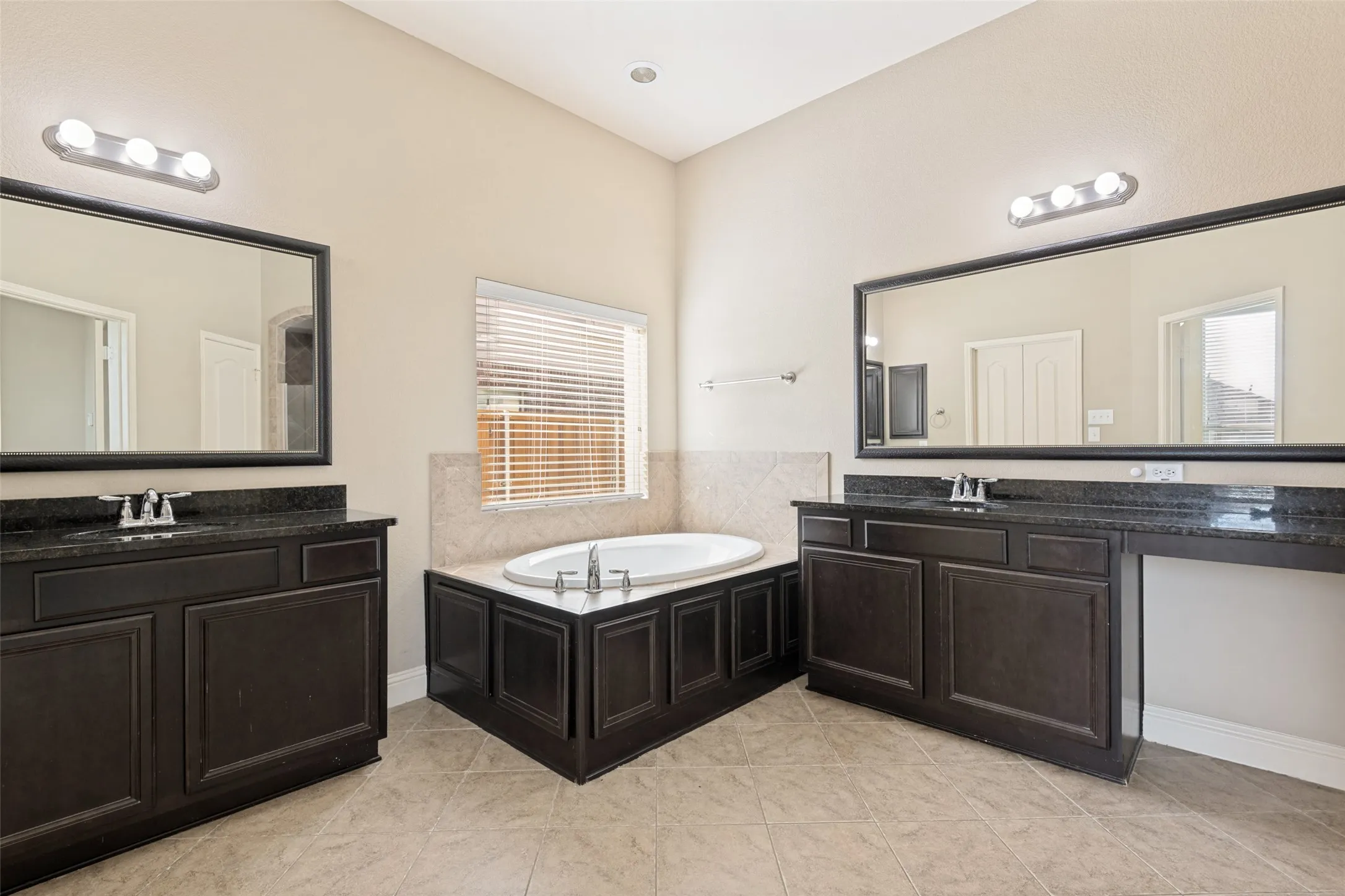 Single Family Residence For Sale in Rockwall County , 594 Louder Way, Fate, Texas 75087, 4 Bedroom, 3 Bathroom, 2 Garage spaces, 2,760 Sqft, built in 2011, mls#21274955, Real Estate Agent in Fate, Homes For Sale in Rockwall county, Homes For Sale in Fate, Realtor in Fate Texas, Real Estate Brokerage Independent Realty Texas, Luminita Cordes Realtor