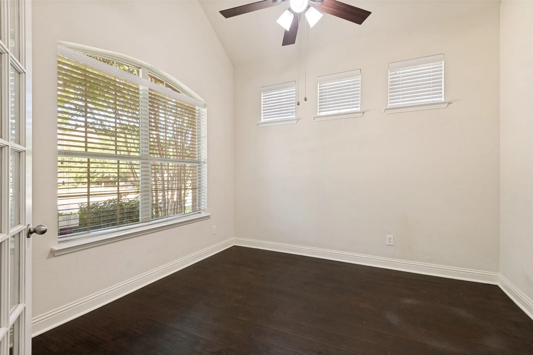 Single Family Residence For Sale in Rockwall County , 594 Louder Way, Fate, Texas 75087, 4 Bedroom, 3 Bathroom, 2 Garage spaces, 2,760 Sqft, built in 2011, mls#21274955, Real Estate Agent in Fate, Homes For Sale in Rockwall county, Homes For Sale in Fate, Realtor in Fate Texas, Real Estate Brokerage Independent Realty Texas, Luminita Cordes Realtor