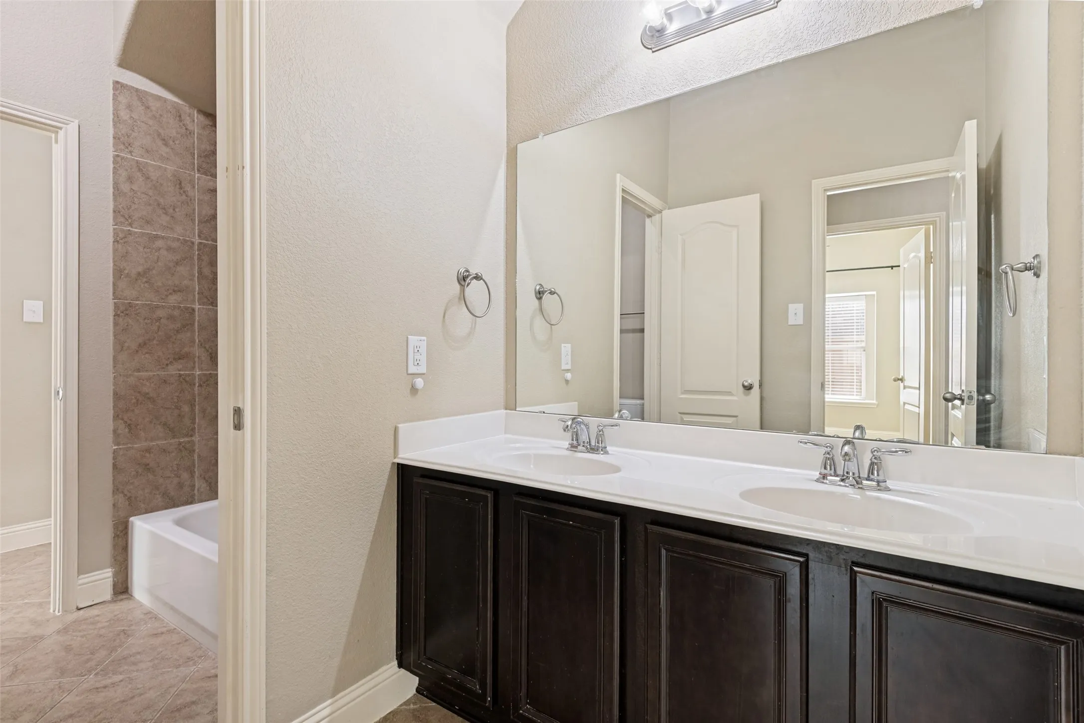 Single Family Residence For Sale in Rockwall County , 594 Louder Way, Fate, Texas 75087, 4 Bedroom, 3 Bathroom, 2 Garage spaces, 2,760 Sqft, built in 2011, mls#21274955, Real Estate Agent in Fate, Homes For Sale in Rockwall county, Homes For Sale in Fate, Realtor in Fate Texas, Real Estate Brokerage Independent Realty Texas, Luminita Cordes Realtor