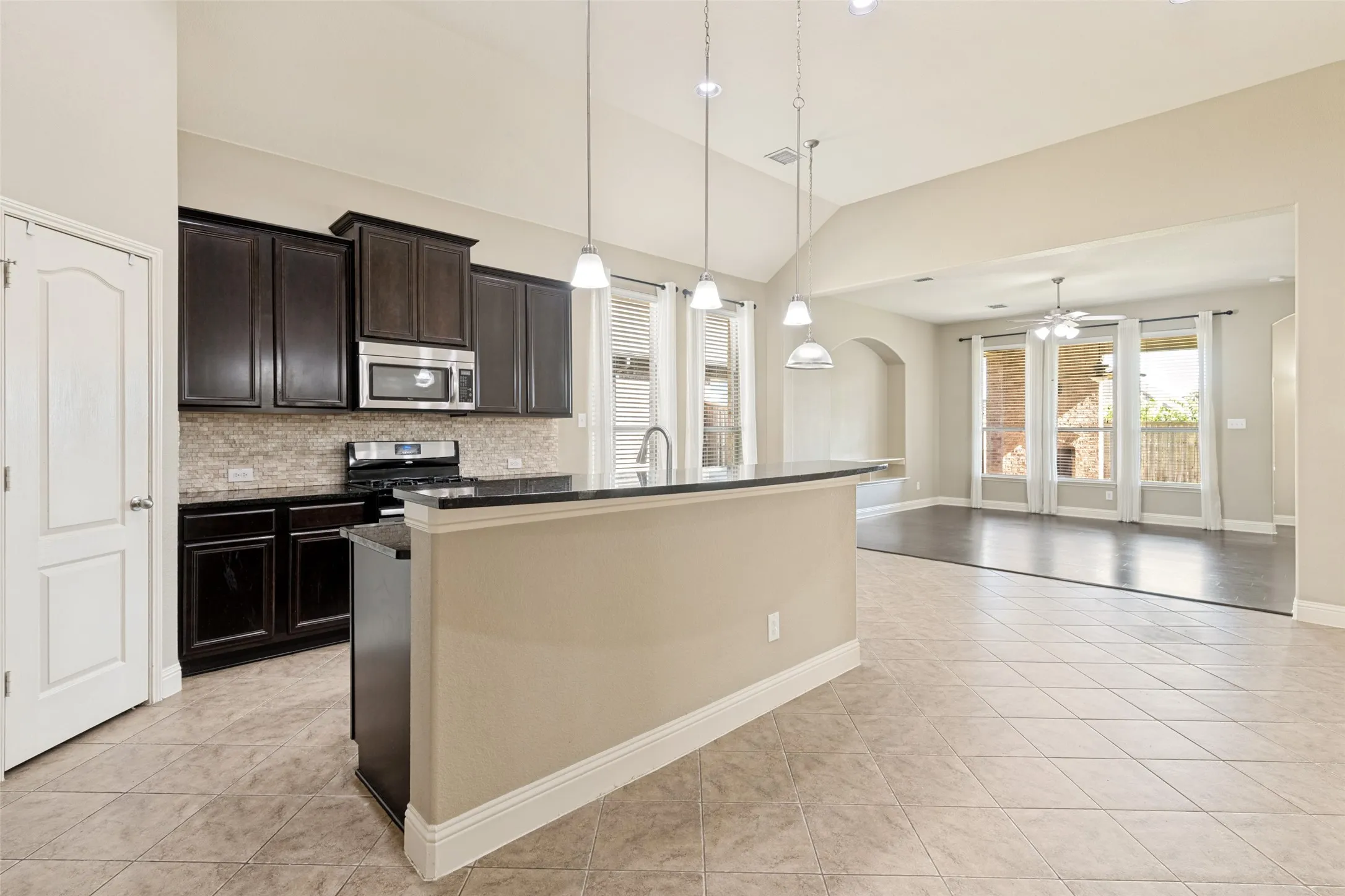 Single Family Residence For Sale in Rockwall County , 594 Louder Way, Fate, Texas 75087, 4 Bedroom, 3 Bathroom, 2 Garage spaces, 2,760 Sqft, built in 2011, mls#21274955, Real Estate Agent in Fate, Homes For Sale in Rockwall county, Homes For Sale in Fate, Realtor in Fate Texas, Real Estate Brokerage Independent Realty Texas, Luminita Cordes Realtor