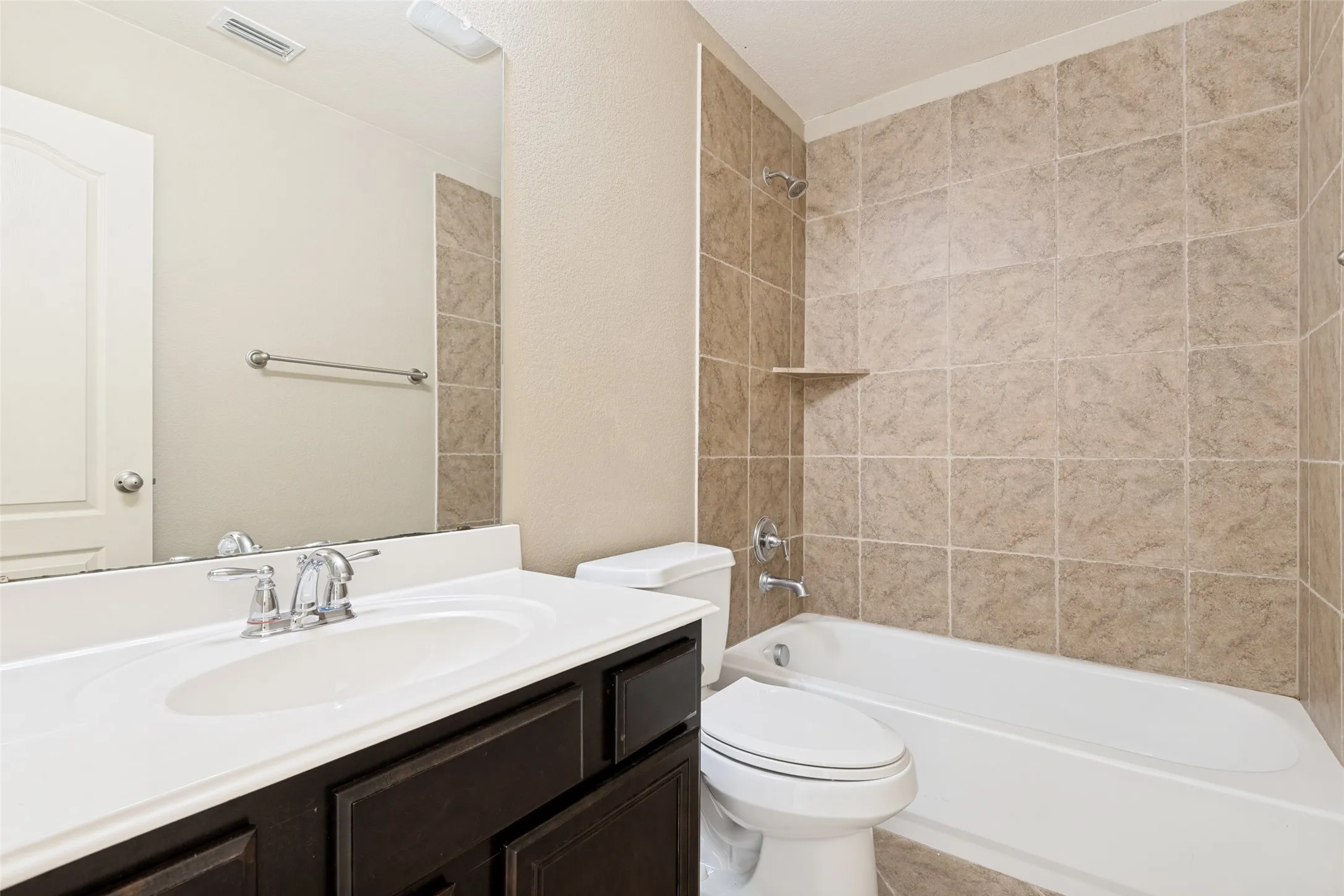 Single Family Residence For Sale in Rockwall County , 594 Louder Way, Fate, Texas 75087, 4 Bedroom, 3 Bathroom, 2 Garage spaces, 2,760 Sqft, built in 2011, mls#21274955, Real Estate Agent in Fate, Homes For Sale in Rockwall county, Homes For Sale in Fate, Realtor in Fate Texas, Real Estate Brokerage Independent Realty Texas, Luminita Cordes Realtor