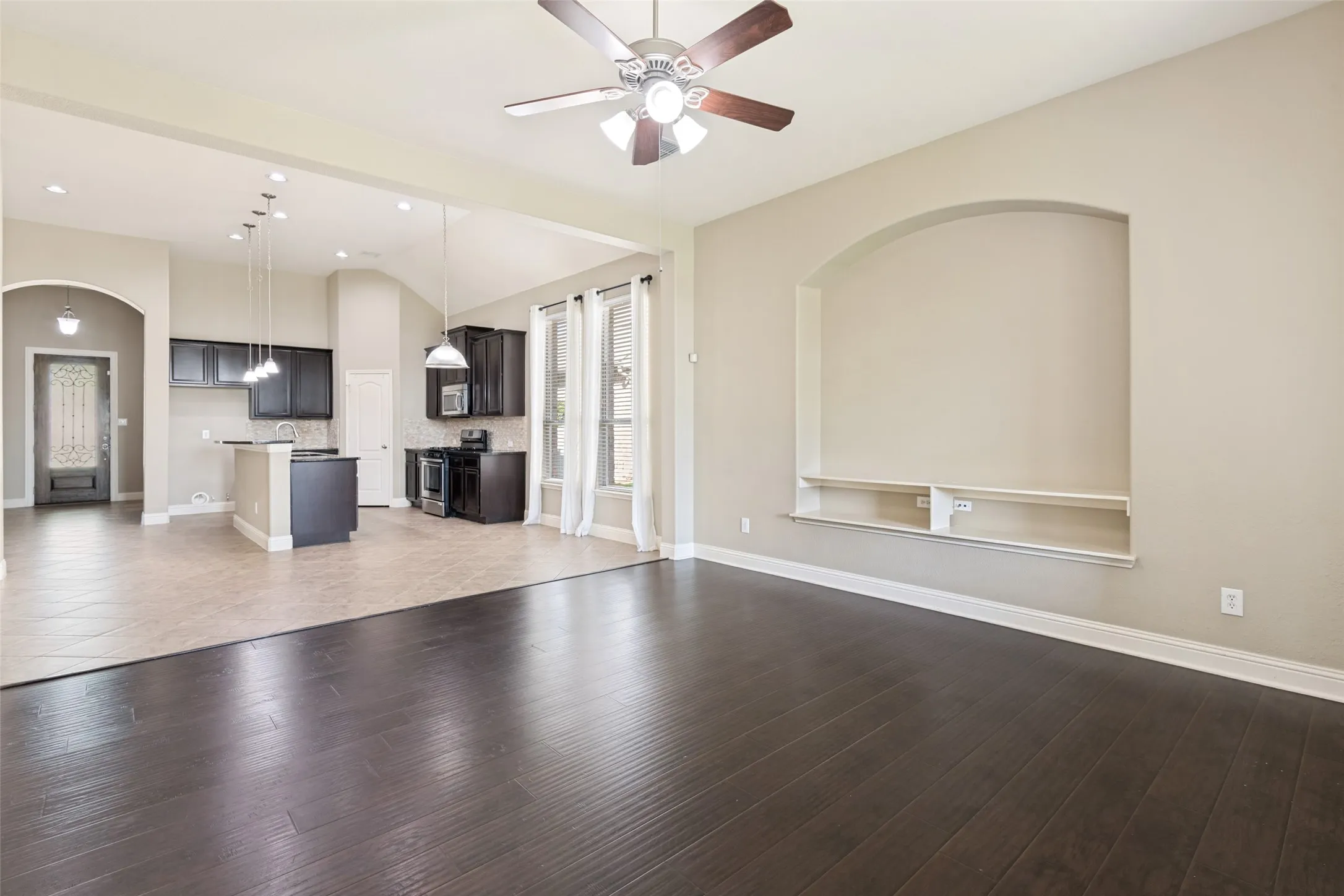 Single Family Residence For Sale in Rockwall County , 594 Louder Way, Fate, Texas 75087, 4 Bedroom, 3 Bathroom, 2 Garage spaces, 2,760 Sqft, built in 2011, mls#21274955, Real Estate Agent in Fate, Homes For Sale in Rockwall county, Homes For Sale in Fate, Realtor in Fate Texas, Real Estate Brokerage Independent Realty Texas, Luminita Cordes Realtor