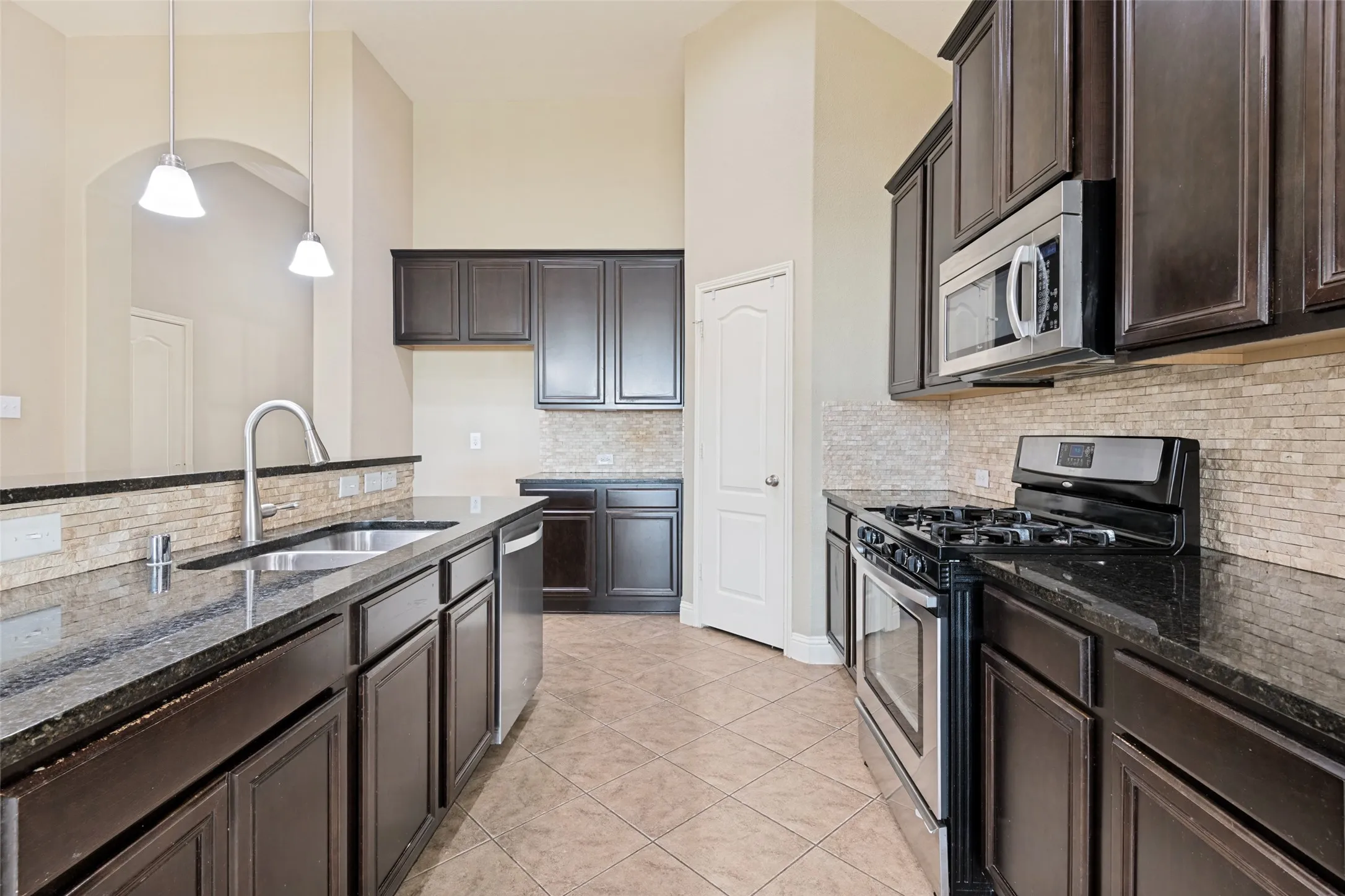 Single Family Residence For Sale in Rockwall County , 594 Louder Way, Fate, Texas 75087, 4 Bedroom, 3 Bathroom, 2 Garage spaces, 2,760 Sqft, built in 2011, mls#21274955, Real Estate Agent in Fate, Homes For Sale in Rockwall county, Homes For Sale in Fate, Realtor in Fate Texas, Real Estate Brokerage Independent Realty Texas, Luminita Cordes Realtor