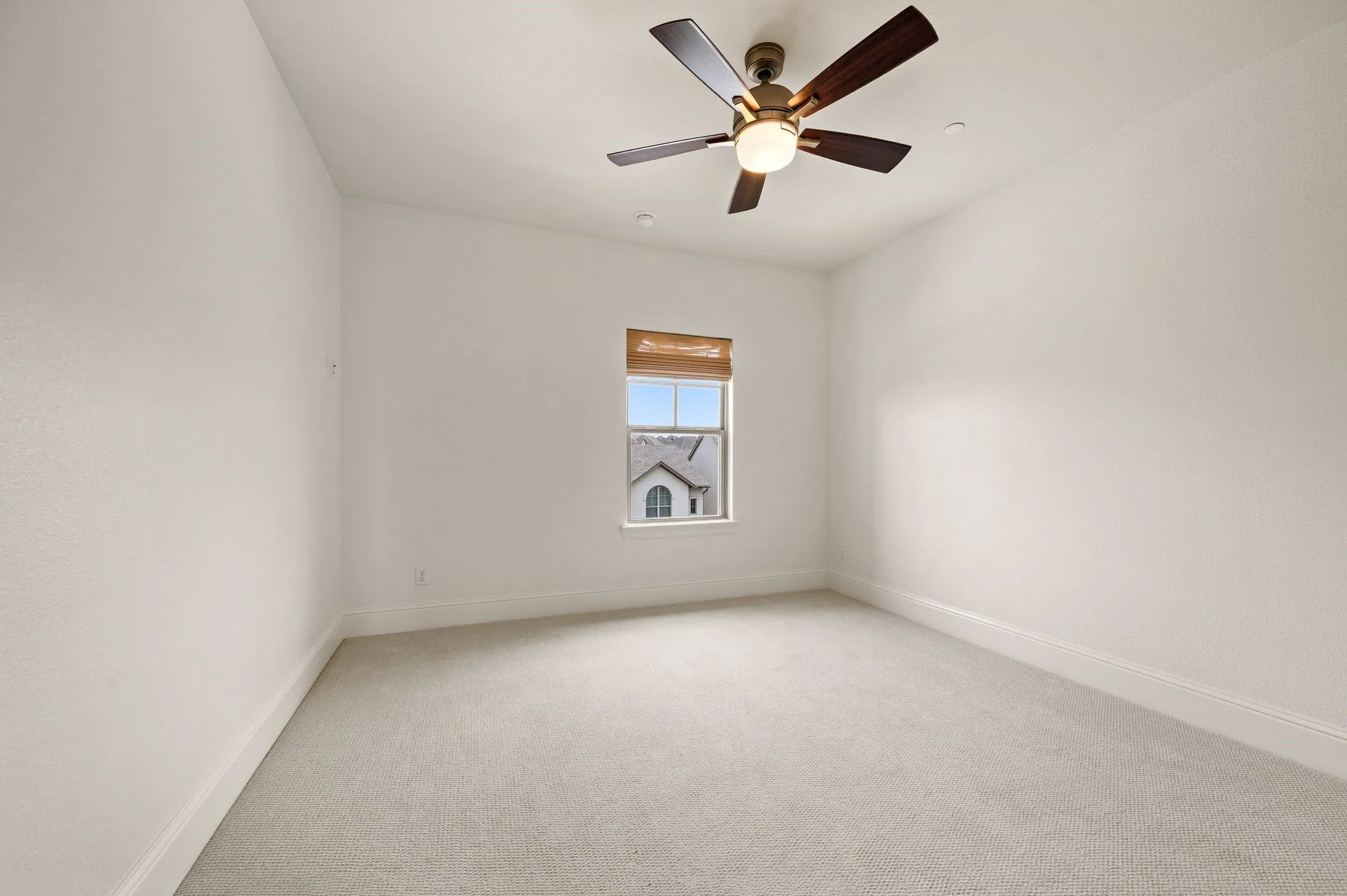 Single Family Residence For Sale in Dallas County , 4887 Cloudcroft Lane, Irving, Texas 75038, 3 Bedroom, 5 Bathroom, 2 Garage spaces, 3,618 Sqft, built in 2016, mls#21276391, Real Estate Agent in Irving, Homes For Sale in Dallas county, Homes For Sale in Irving, Realtor in Irving Texas, Real Estate Brokerage Independent Realty Texas, Luminita Cordes Realtor