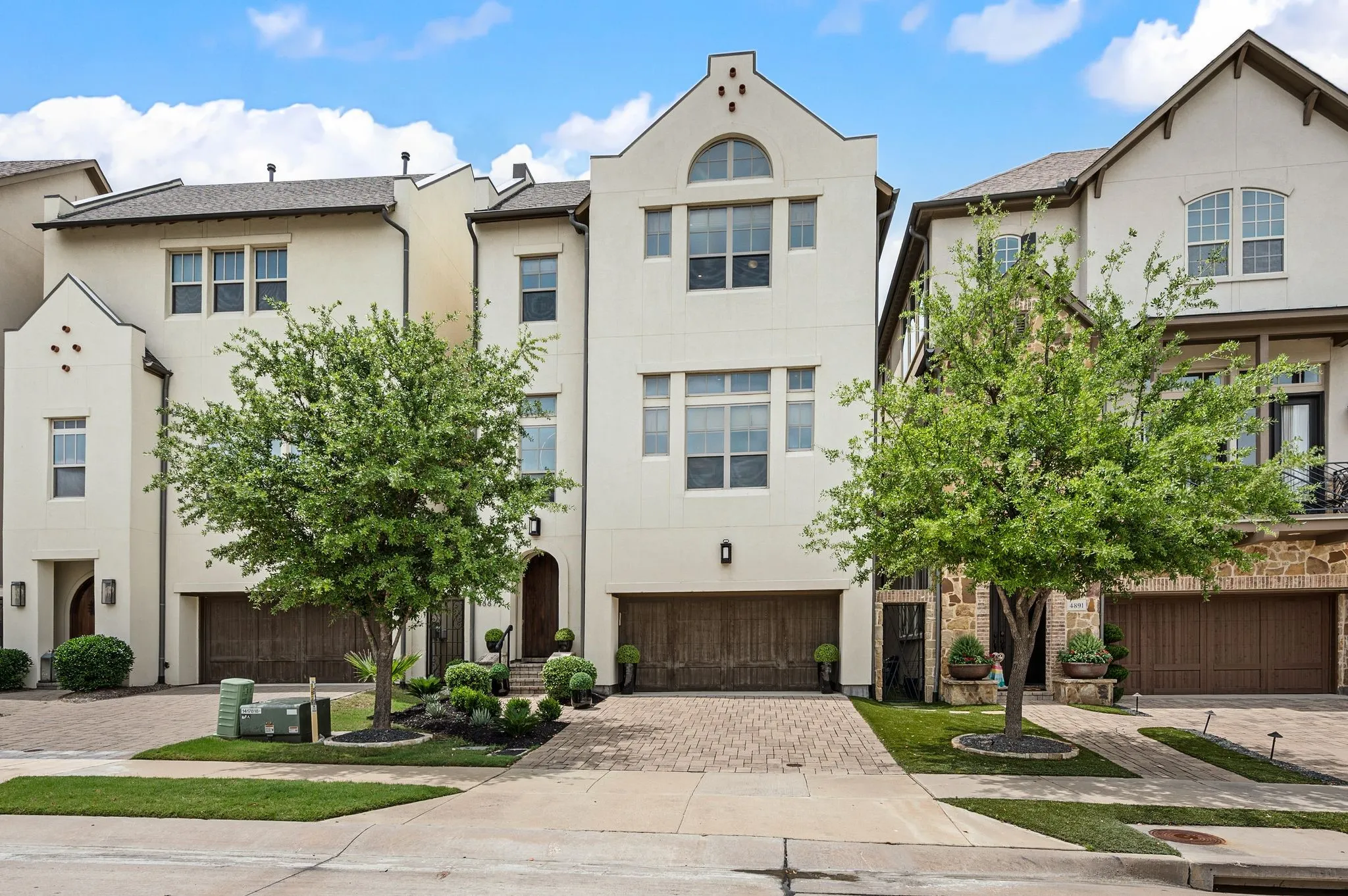 Single Family Residence For Sale in Dallas County , 4887 Cloudcroft Lane, Irving, Texas 75038, 3 Bedroom, 5 Bathroom, 2 Garage spaces, 3,618 Sqft, built in 2016, mls#21276391, Real Estate Agent in Irving, Homes For Sale in Dallas county, Homes For Sale in Irving, Realtor in Irving Texas, Real Estate Brokerage Independent Realty Texas, Luminita Cordes Realtor