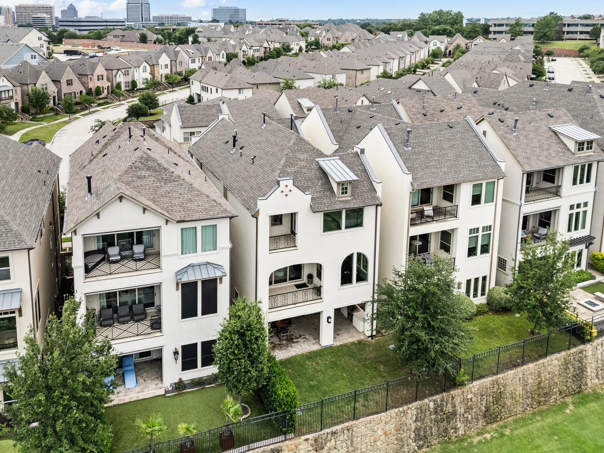 Single Family Residence For Sale in Dallas County , 4887 Cloudcroft Lane, Irving, Texas 75038, 3 Bedroom, 5 Bathroom, 2 Garage spaces, 3,618 Sqft, built in 2016, mls#21276391, Real Estate Agent in Irving, Homes For Sale in Dallas county, Homes For Sale in Irving, Realtor in Irving Texas, Real Estate Brokerage Independent Realty Texas, Luminita Cordes Realtor