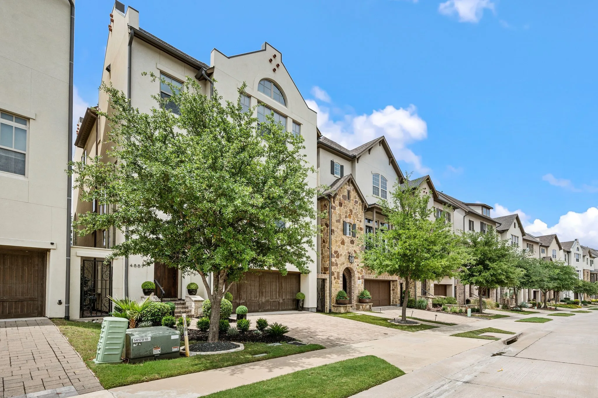 Single Family Residence For Sale in Dallas County , 4887 Cloudcroft Lane, Irving, Texas 75038, 3 Bedroom, 5 Bathroom, 2 Garage spaces, 3,618 Sqft, built in 2016, mls#21276391, Real Estate Agent in Irving, Homes For Sale in Dallas county, Homes For Sale in Irving, Realtor in Irving Texas, Real Estate Brokerage Independent Realty Texas, Luminita Cordes Realtor