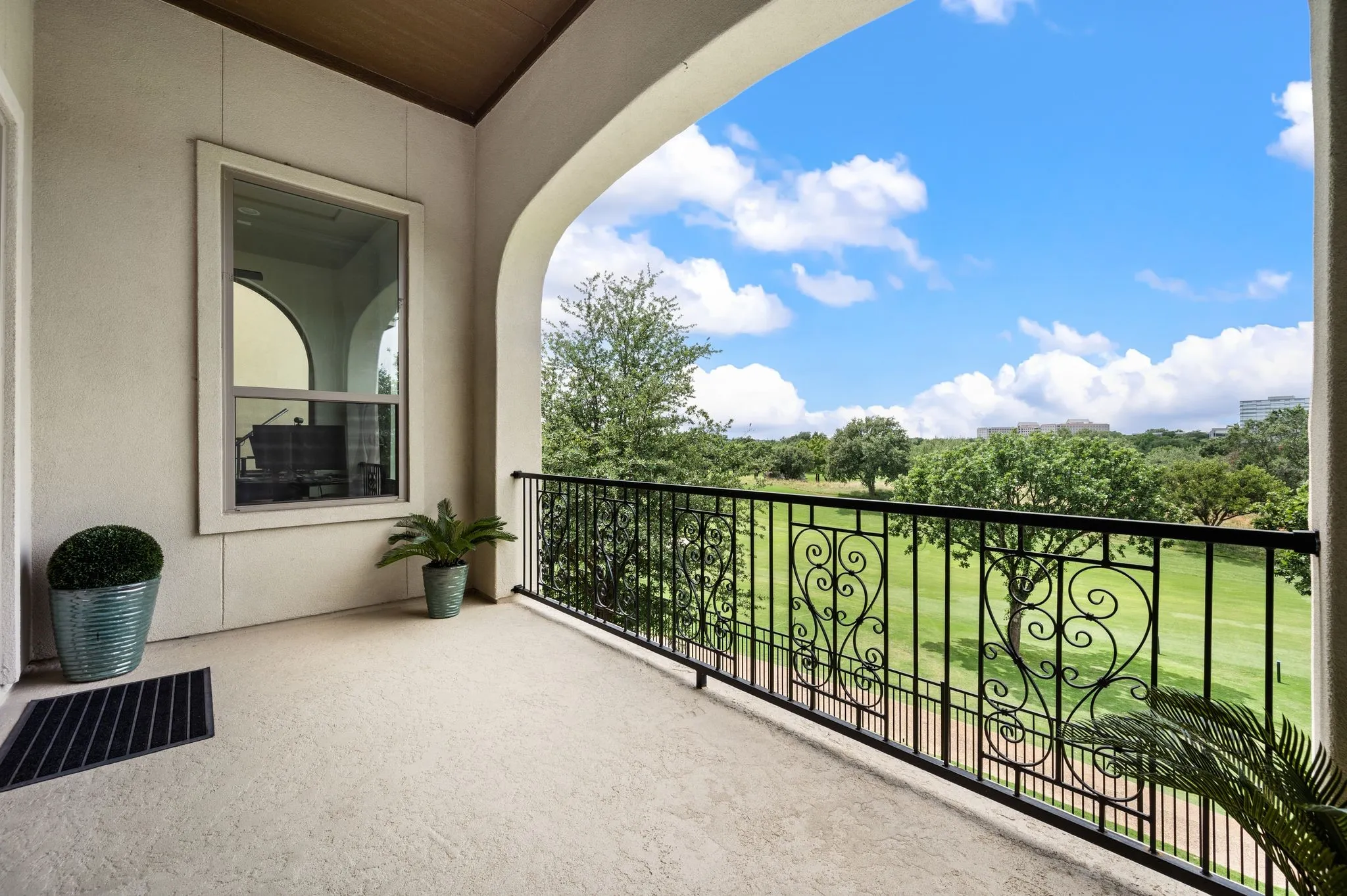 Single Family Residence For Sale in Dallas County , 4887 Cloudcroft Lane, Irving, Texas 75038, 3 Bedroom, 5 Bathroom, 2 Garage spaces, 3,618 Sqft, built in 2016, mls#21276391, Real Estate Agent in Irving, Homes For Sale in Dallas county, Homes For Sale in Irving, Realtor in Irving Texas, Real Estate Brokerage Independent Realty Texas, Luminita Cordes Realtor