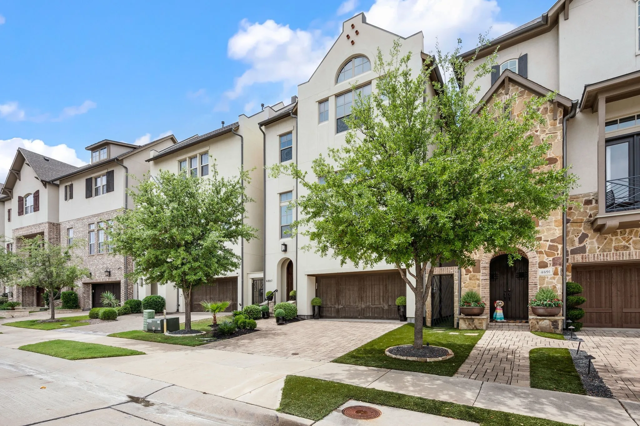 Single Family Residence For Sale in Dallas County , 4887 Cloudcroft Lane, Irving, Texas 75038, 3 Bedroom, 5 Bathroom, 2 Garage spaces, 3,618 Sqft, built in 2016, mls#21276391, Real Estate Agent in Irving, Homes For Sale in Dallas county, Homes For Sale in Irving, Realtor in Irving Texas, Real Estate Brokerage Independent Realty Texas, Luminita Cordes Realtor