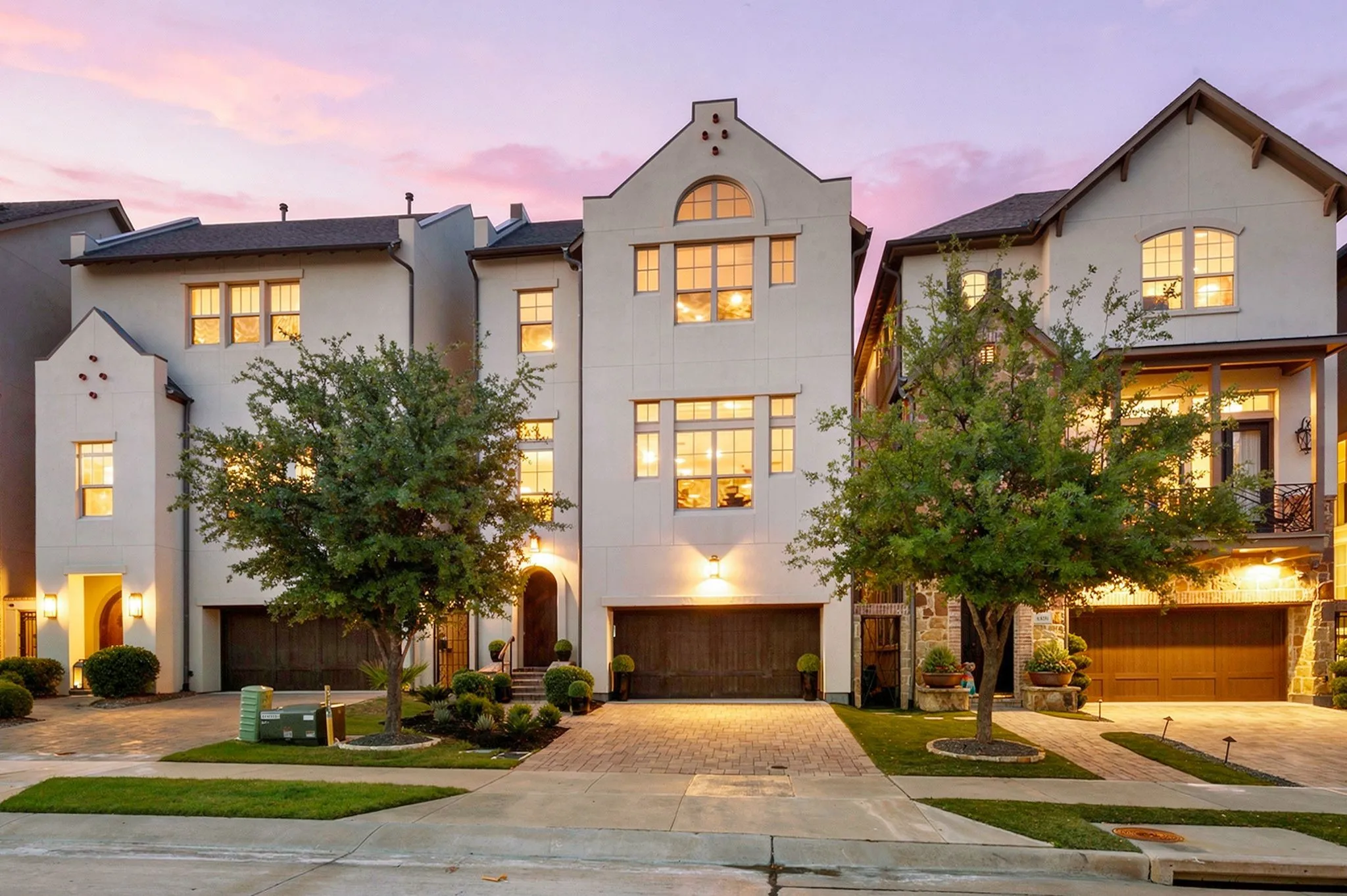 Single Family Residence For Sale in Dallas County , 4887 Cloudcroft Lane, Irving, Texas 75038, 3 Bedroom, 5 Bathroom, 2 Garage spaces, 3,618 Sqft, built in 2016, mls#21276391, Real Estate Agent in Irving, Homes For Sale in Dallas county, Homes For Sale in Irving, Realtor in Irving Texas, Real Estate Brokerage Independent Realty Texas, Luminita Cordes Realtor