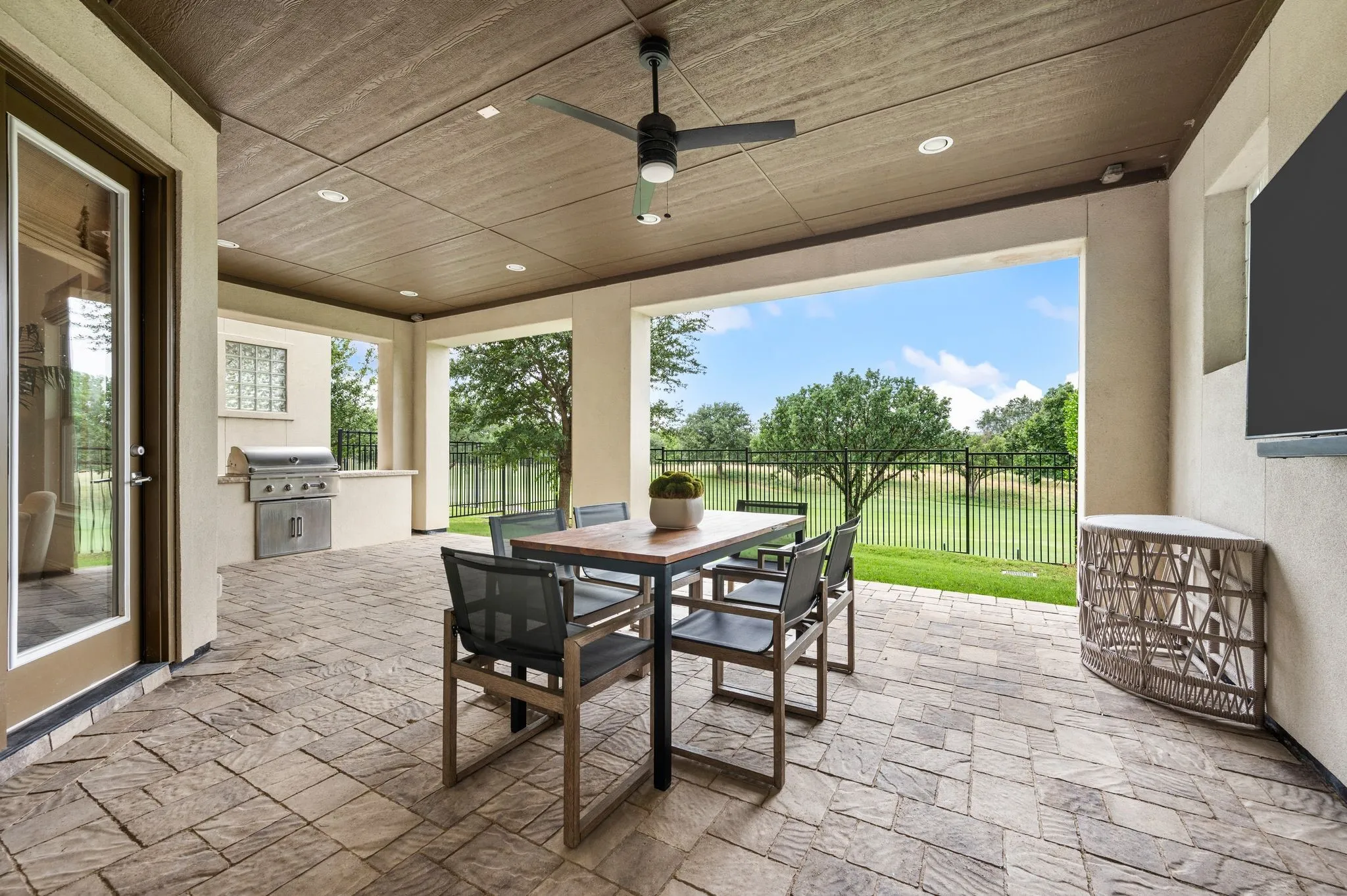 Single Family Residence For Sale in Dallas County , 4887 Cloudcroft Lane, Irving, Texas 75038, 3 Bedroom, 5 Bathroom, 2 Garage spaces, 3,618 Sqft, built in 2016, mls#21276391, Real Estate Agent in Irving, Homes For Sale in Dallas county, Homes For Sale in Irving, Realtor in Irving Texas, Real Estate Brokerage Independent Realty Texas, Luminita Cordes Realtor