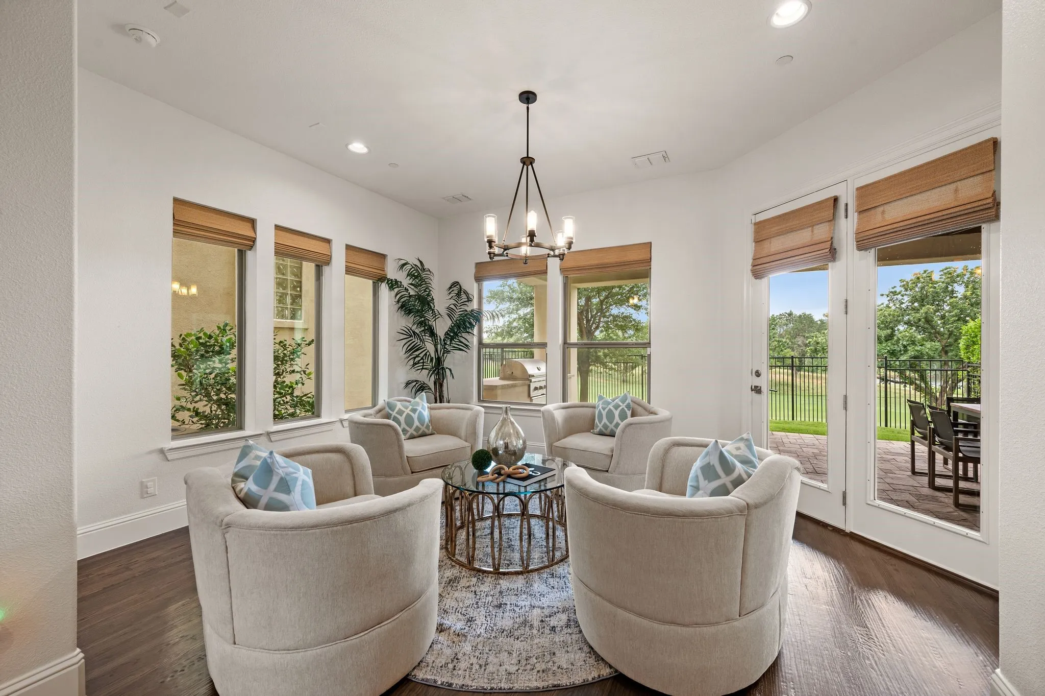 Single Family Residence For Sale in Dallas County , 4887 Cloudcroft Lane, Irving, Texas 75038, 3 Bedroom, 5 Bathroom, 2 Garage spaces, 3,618 Sqft, built in 2016, mls#21276391, Real Estate Agent in Irving, Homes For Sale in Dallas county, Homes For Sale in Irving, Realtor in Irving Texas, Real Estate Brokerage Independent Realty Texas, Luminita Cordes Realtor