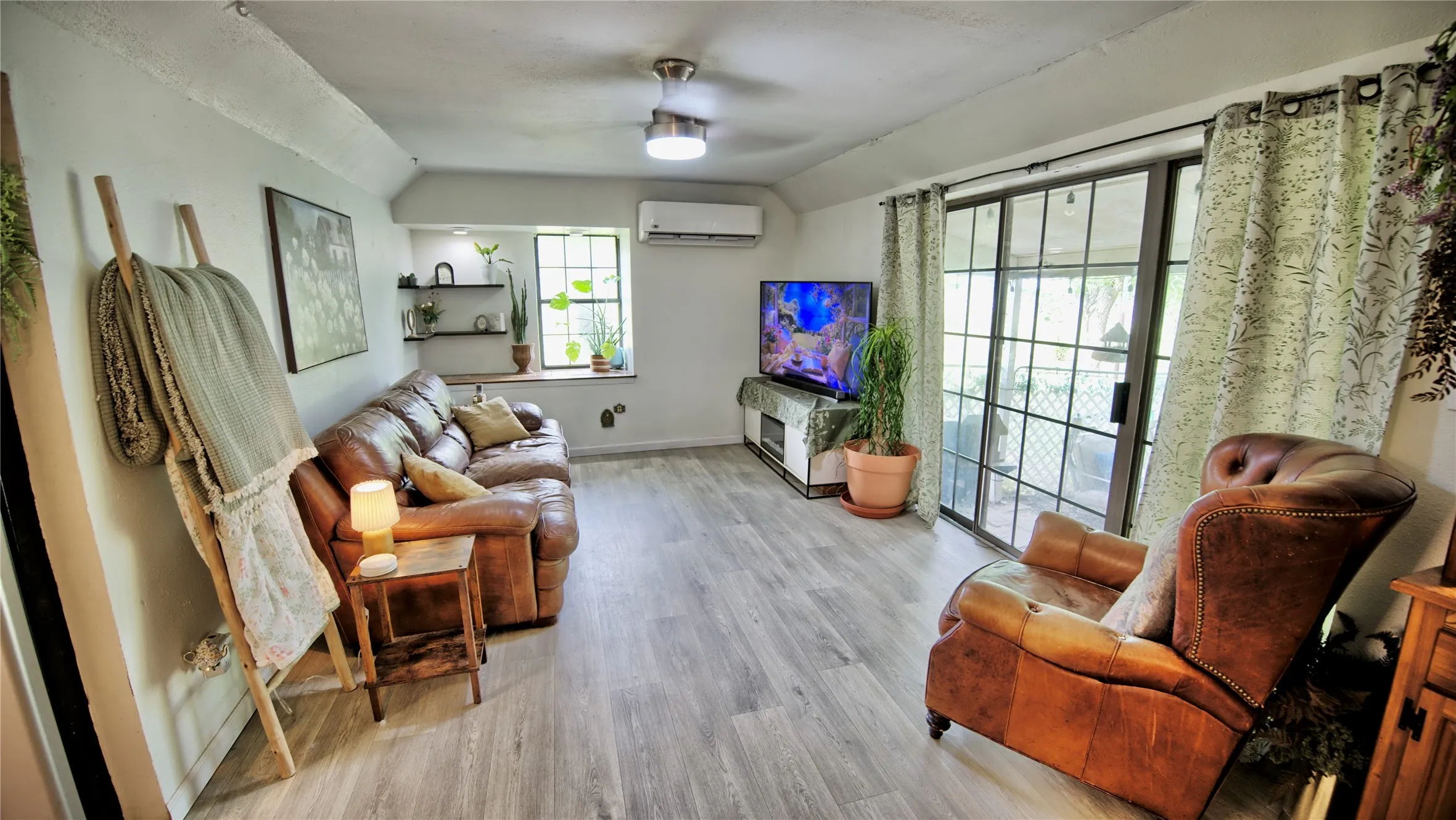 Single Family Residence For Sale in Montague County , 140 Elm Road, Nocona, Texas 76255, 3 Bedroom, 2 Bathroom, Garage spaces, 1,200 Sqft, built in 1955, mls#21280238, Real Estate Agent in Nocona, Homes For Sale in Montague county, Homes For Sale in Nocona, Realtor in Nocona Texas, Real Estate Brokerage Independent Realty Texas, Luminita Cordes Realtor