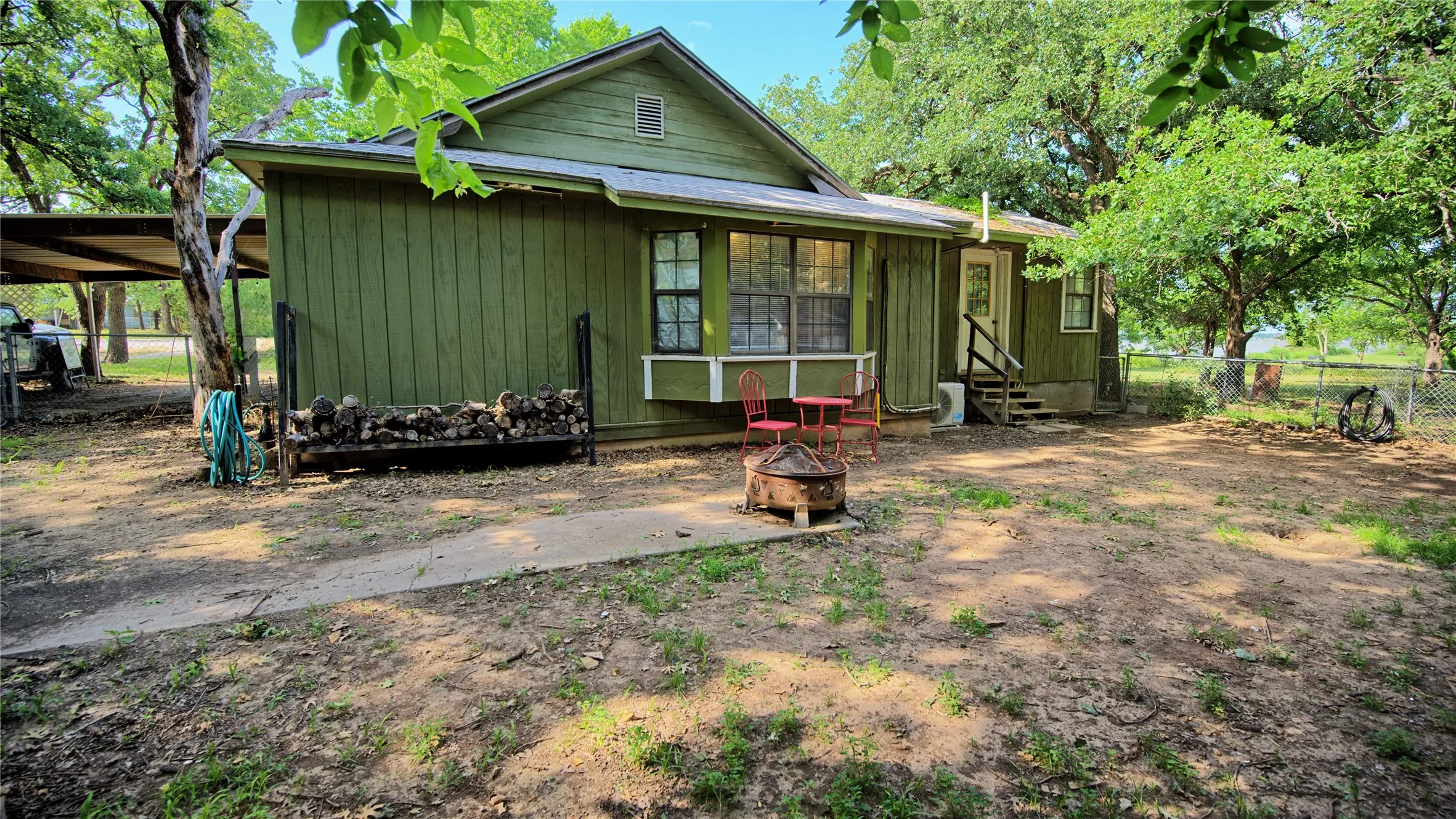 Single Family Residence For Sale in Montague County , 140 Elm Road, Nocona, Texas 76255, 3 Bedroom, 2 Bathroom, Garage spaces, 1,200 Sqft, built in 1955, mls#21280238, Real Estate Agent in Nocona, Homes For Sale in Montague county, Homes For Sale in Nocona, Realtor in Nocona Texas, Real Estate Brokerage Independent Realty Texas, Luminita Cordes Realtor