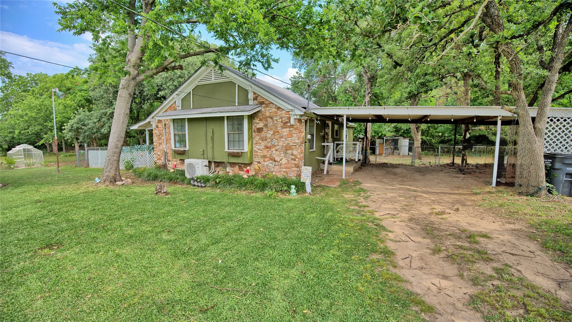 Single Family Residence For Sale in Montague County , 140 Elm Road, Nocona, Texas 76255, 3 Bedroom, 2 Bathroom, Garage spaces, 1,200 Sqft, built in 1955, mls#21280238, Real Estate Agent in Nocona, Homes For Sale in Montague county, Homes For Sale in Nocona, Realtor in Nocona Texas, Real Estate Brokerage Independent Realty Texas, Luminita Cordes Realtor