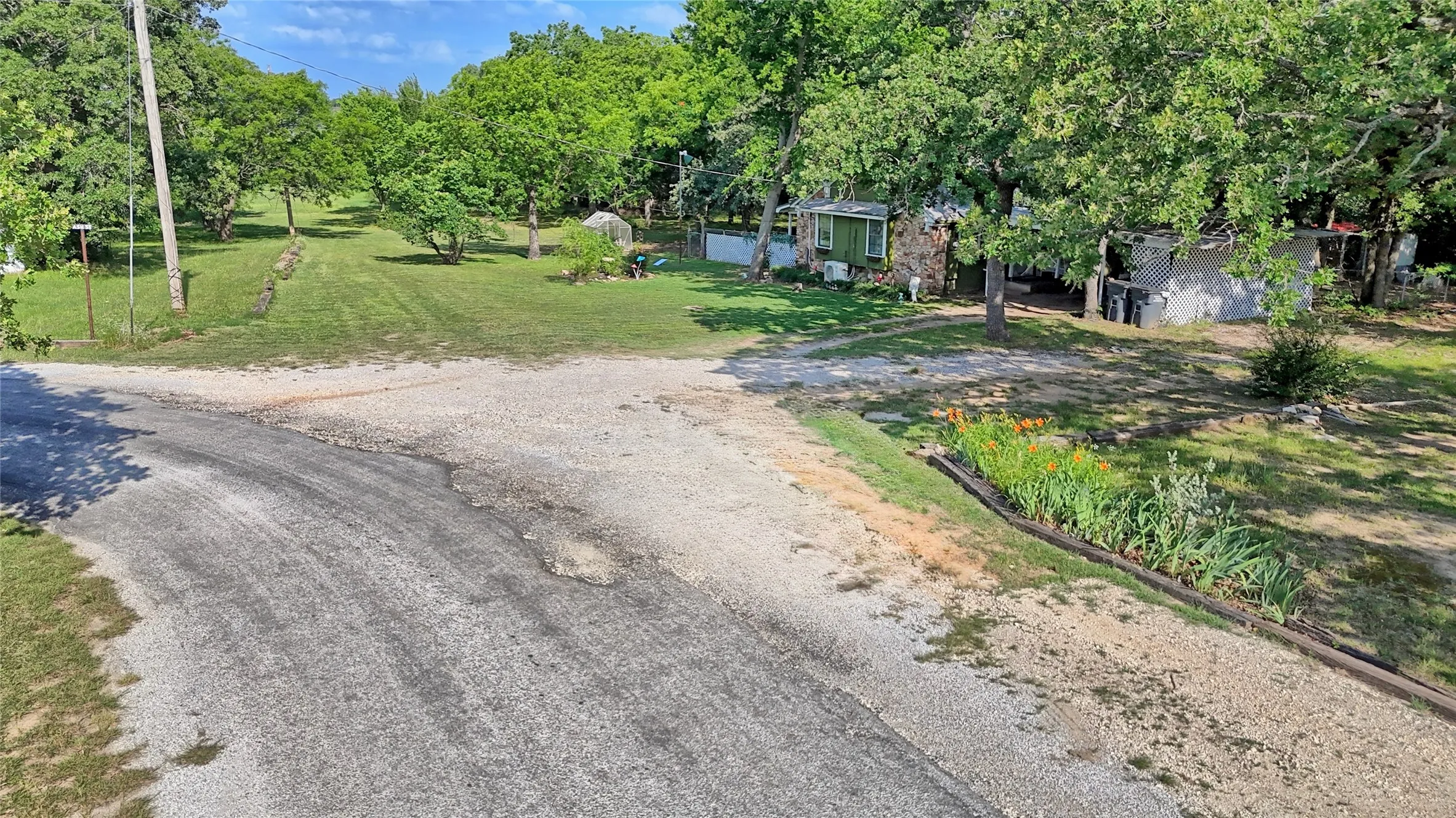 Single Family Residence For Sale in Montague County , 140 Elm Road, Nocona, Texas 76255, 3 Bedroom, 2 Bathroom, Garage spaces, 1,200 Sqft, built in 1955, mls#21280238, Real Estate Agent in Nocona, Homes For Sale in Montague county, Homes For Sale in Nocona, Realtor in Nocona Texas, Real Estate Brokerage Independent Realty Texas, Luminita Cordes Realtor