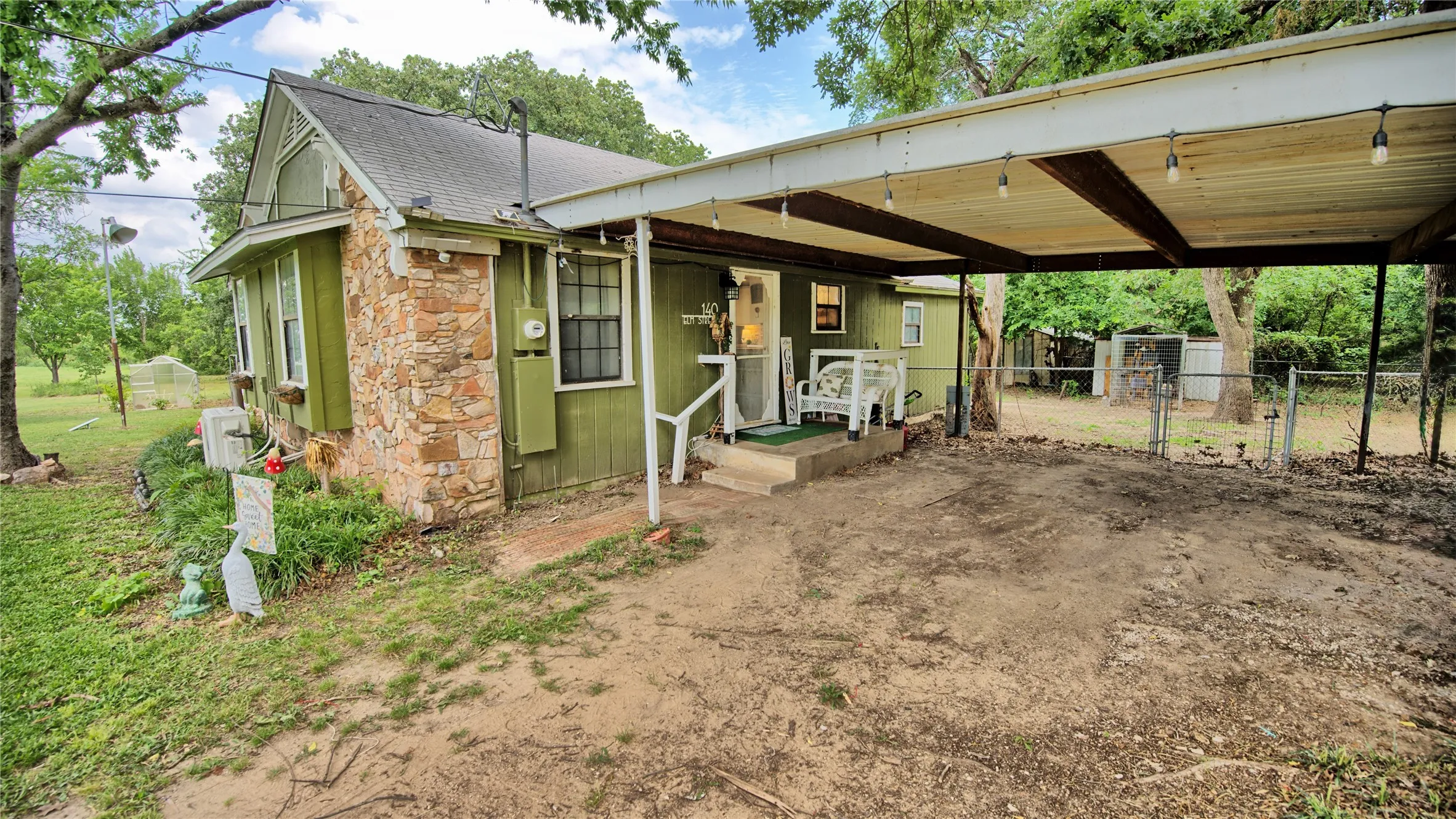 Single Family Residence For Sale in Montague County , 140 Elm Road, Nocona, Texas 76255, 3 Bedroom, 2 Bathroom, Garage spaces, 1,200 Sqft, built in 1955, mls#21280238, Real Estate Agent in Nocona, Homes For Sale in Montague county, Homes For Sale in Nocona, Realtor in Nocona Texas, Real Estate Brokerage Independent Realty Texas, Luminita Cordes Realtor