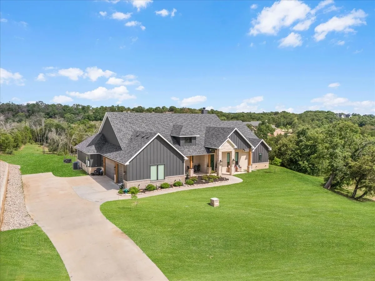 Front of property featuring 3 car garage.