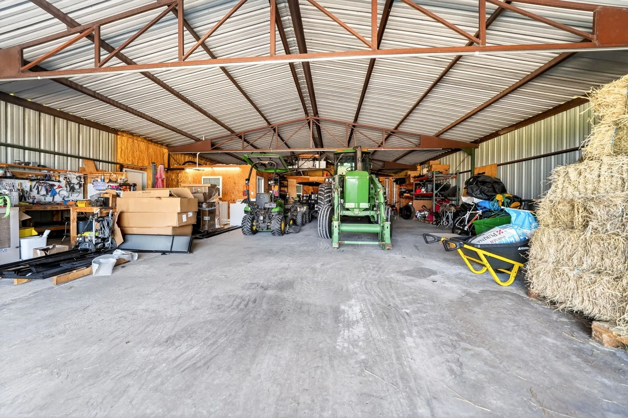 Single Family Residence For Sale in Rockwall County , 1700 N Munson Road, Royse City, Texas 75189, 5 Bedroom, 4 Bathroom, 2 Garage spaces, 3,531 Sqft, built in 2006, Price $1,399,000, mls#21279947, Real Estate Agent in Royse City, Homes For Sale in Rockwall county, Homes For Sale in Royse City, Realtor in Royse City Texas, Real Estate Brokerage Independent Realty Texas, Luminita Cordes Realtor