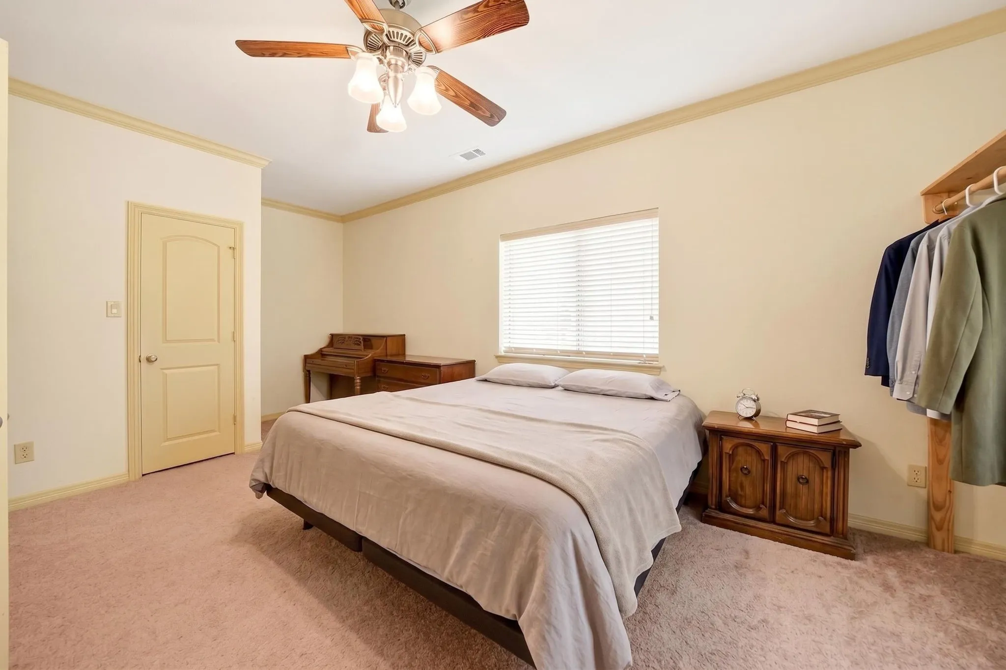 Single Family Residence For Sale in Rockwall County , 1700 N Munson Road, Royse City, Texas 75189, 5 Bedroom, 4 Bathroom, 2 Garage spaces, 3,531 Sqft, built in 2006, Price $1,399,000, mls#21279947, Real Estate Agent in Royse City, Homes For Sale in Rockwall county, Homes For Sale in Royse City, Realtor in Royse City Texas, Real Estate Brokerage Independent Realty Texas, Luminita Cordes Realtor