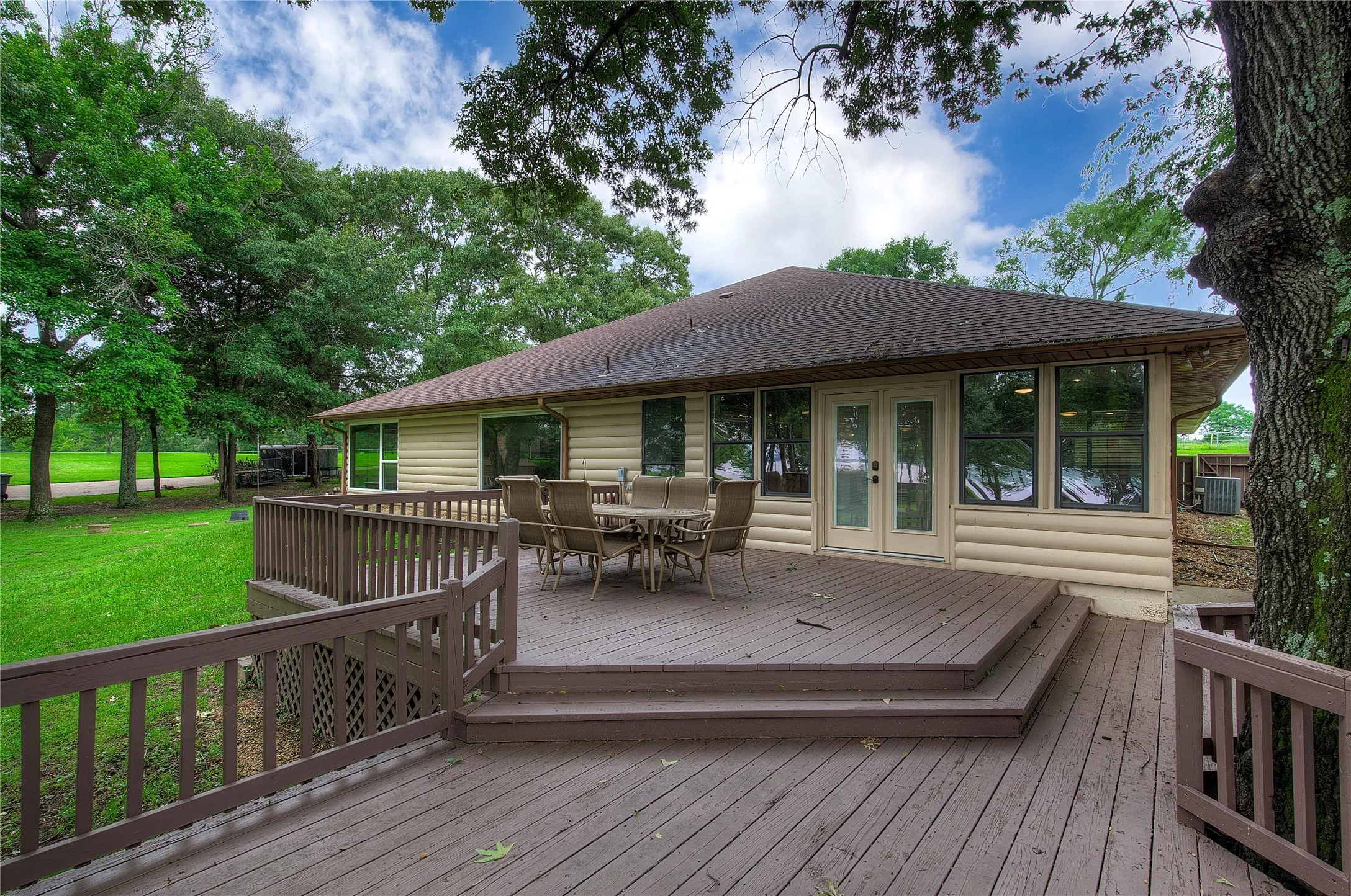 Huge multi-level fenced deck provides tons of space for cookouts or drinks by the lake