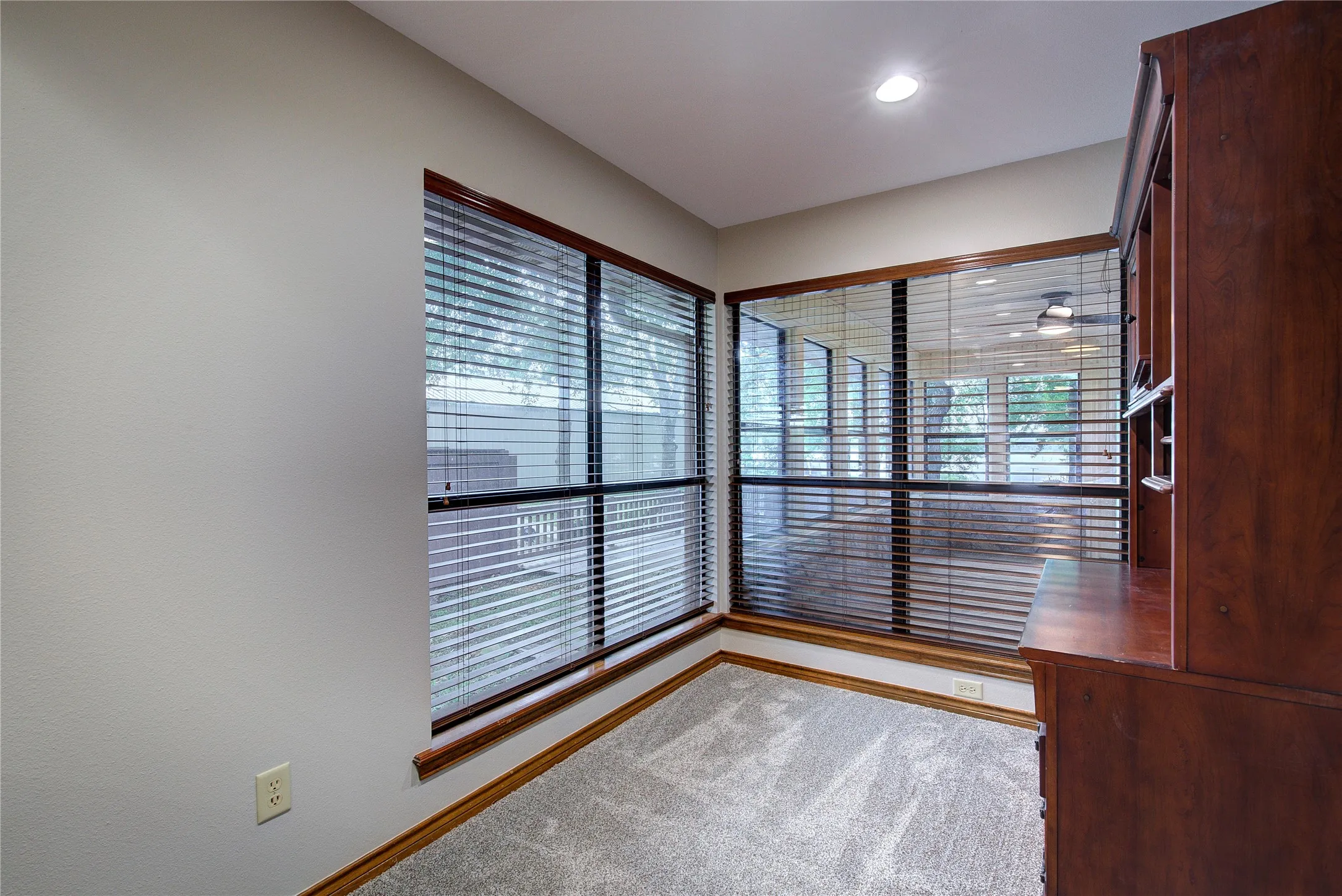 sitting nook or office space in primary